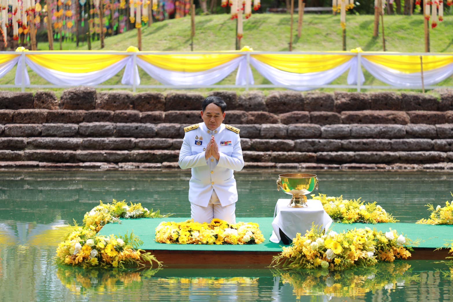 จังหวัดขอนแก่น : จัดพิธีพลีกรรมตักน้ำจากแหล่งน้ำศักดิ์สิทธิ์ เพื่อใช้ในพิธีเสกน้ำพระพุทธมนต์ศักดิ์สิทธิ์ เนื่องในโอกาสพระราชพิธีมหามงคลเฉลิมพระชนมพรรษา 6 รอบ 28 กรกฎาคม 2567