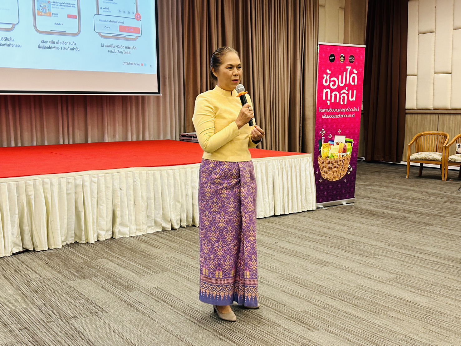 พช.ขอนแก่น : กรมการพัฒนาชุมชน ดำเนินโครงการประชุมเชิงปฏิบัติการติดอาวุธกลยุทธ์ออนไลน์ เพื่อเพิ่มยอดขายด้วยคอนเทนต์ จุดดำเนินการที่ 5 ระหว่างวันที่ 17-18 กรกฎาคม 2567 ณ โรงแรมกรีน โฮเต็ล แอนด์ รีสอร์ท อำเภอเมืองขอนแก่น จังหวัดขอนแก่น