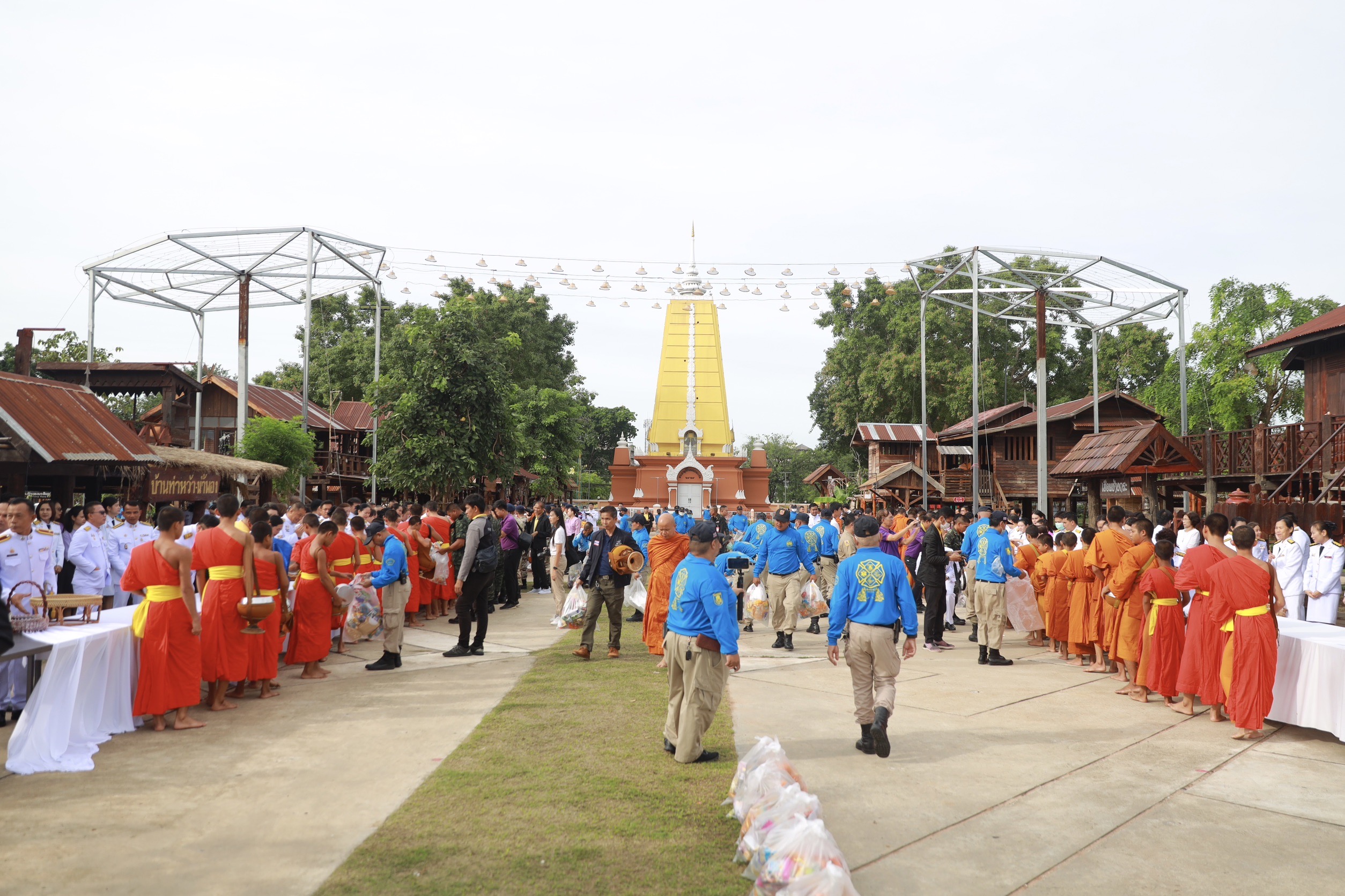 จังหวัดขอนแก่น : จัดพิธีเจริญพระพุทธมนต์ถวายพระพรชัยมงคล และทำบุญตักบาตรถวายพระกุศล เนื่องในโอกาสวันคล้ายวันประสูติ พระเจ้าวรวงศ์เธอ พระองค์เจ้าโสมสวลี กรมหมี่นสุทธนารีนาถ 13 กรกฎาคม 2567