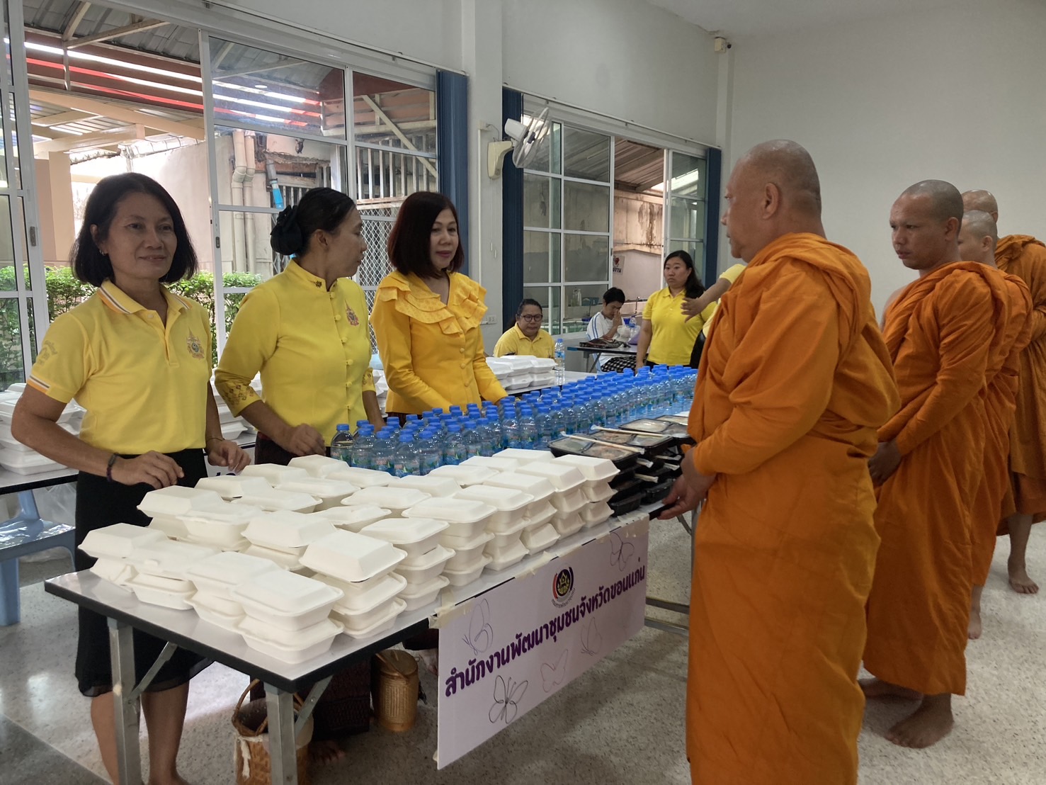 พช.ขอนแก่น : ร่วมพิธีทำบุญตักบาตรและเป็นเจ้าภาพถวายเพลภัตตาหารเพลโครงการอุปสมบทเฉลิมพระเกียรติพระบาทสมเด็จพระเจ้าอยู่หัว เนื่องในโอกาสพระราชพิธีมหามงคลเฉลิมพระชนมพรรษา 6 รอบ 28 กรกฎาคม 2567