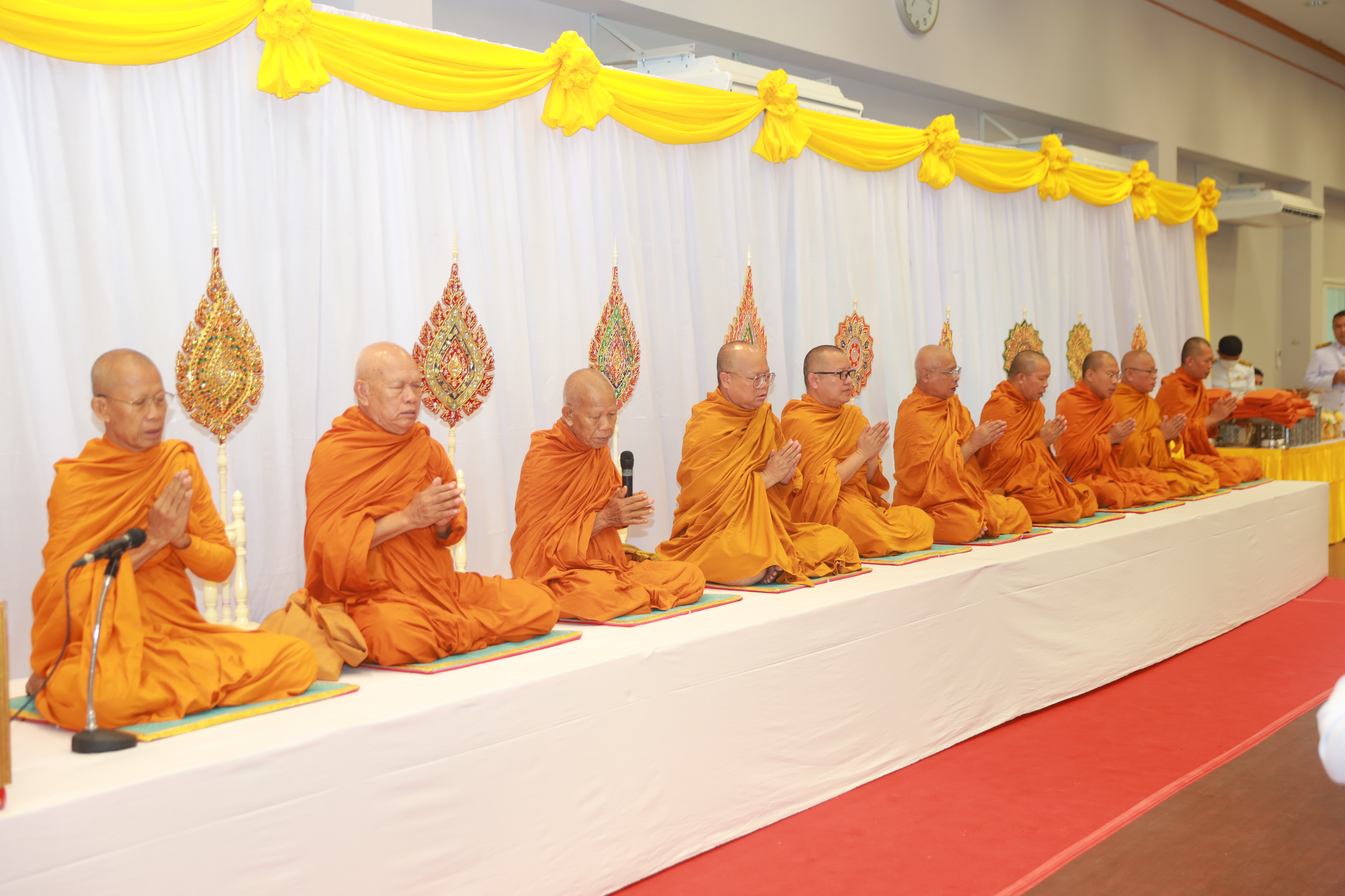 พช.ขอนแก่น : ร่วมพิธีเจริญพระพุทธมนต์ถวายพระพรชัยมงคล และทำบุญตักบาตรถวายพระราชกุศล เนื่องในโอกาสวันเฉลิมพระชนมพรรษา พระบาทสมเด็จพระเจ้าอยู่หัว