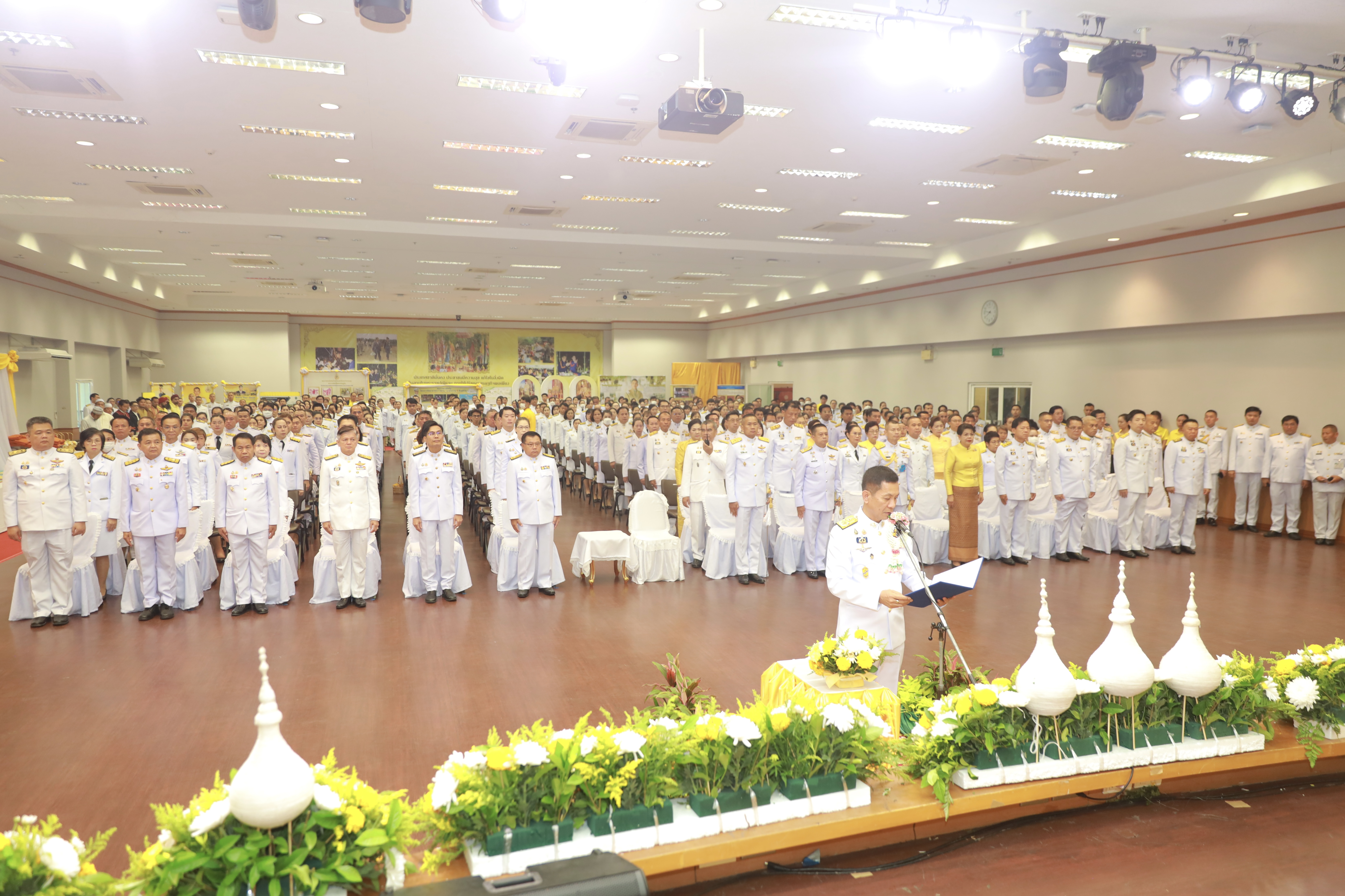 พช.ขอนแก่น : ร่วมพิธีเจริญพระพุทธมนต์ถวายพระพรชัยมงคล และทำบุญตักบาตรถวายพระราชกุศล เนื่องในโอกาสวันเฉลิมพระชนมพรรษา พระบาทสมเด็จพระเจ้าอยู่หัว