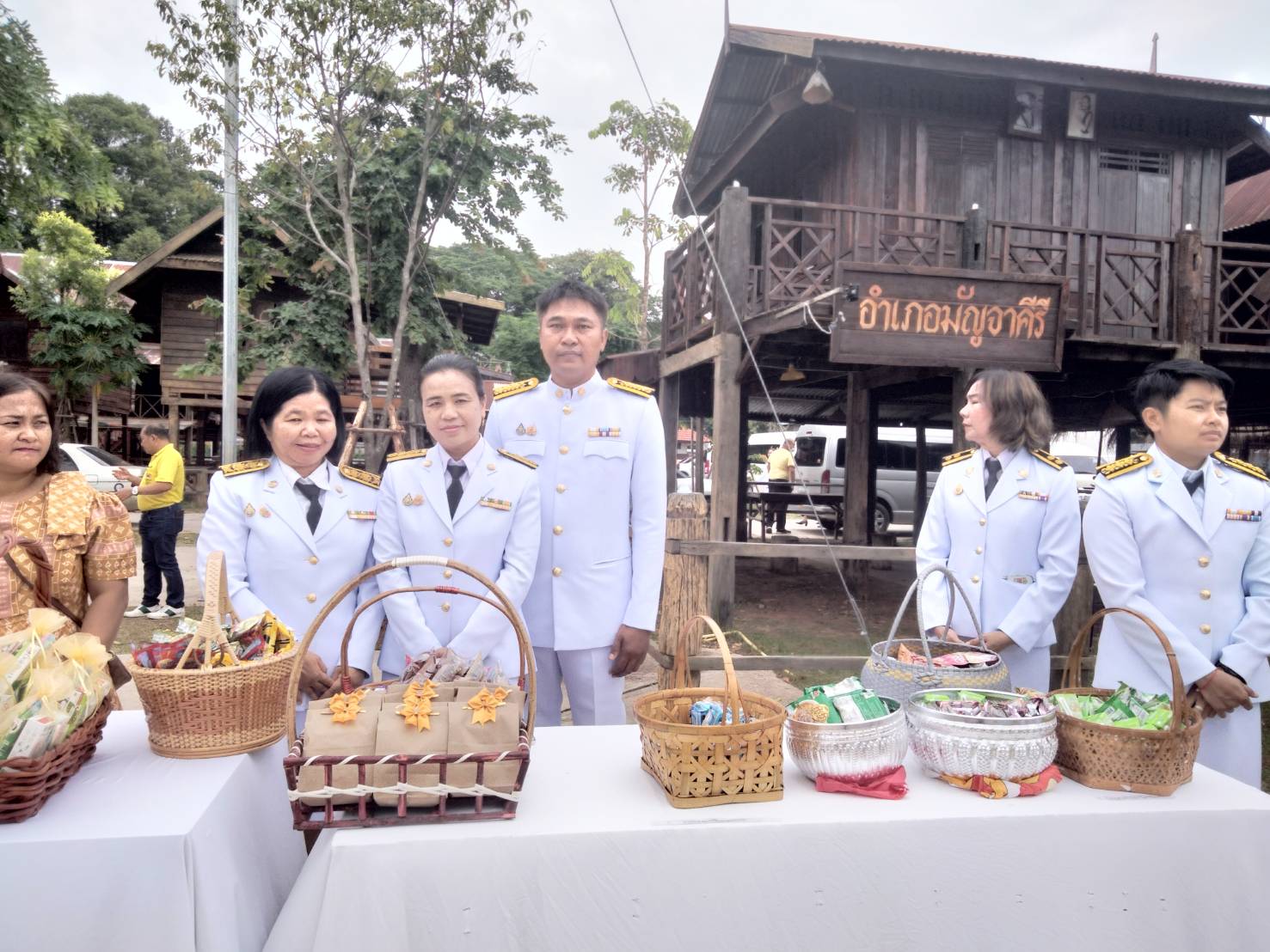 พช.ขอนแก่น : ร่วมพิธีเจริญพระพุทธมนต์ถวายพระพรชัยมงคล และทำบุญตักบาตรถวายพระราชกุศล เนื่องในโอกาสวันเฉลิมพระชนมพรรษา พระบาทสมเด็จพระเจ้าอยู่หัว