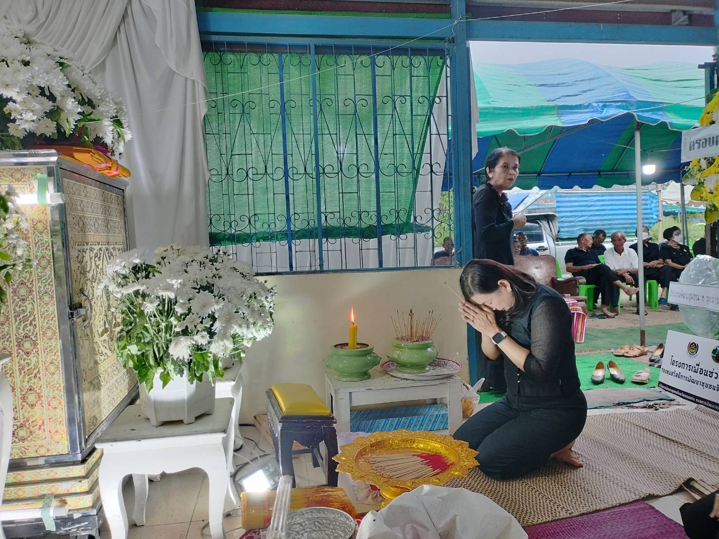 พช.ขอนแก่น : สำนักงานพัฒนาชุมชนจังหวัดขอนแก่นเป็นเจ้าภาพสวดอภิธรรมศพ คุณยายทองพูน สัจจานุภาพ มารดาของ นางพวงเพ็ญ เจริญรัฐมงคล นักวิชาการพัฒนาชุมชนชำนาญการ