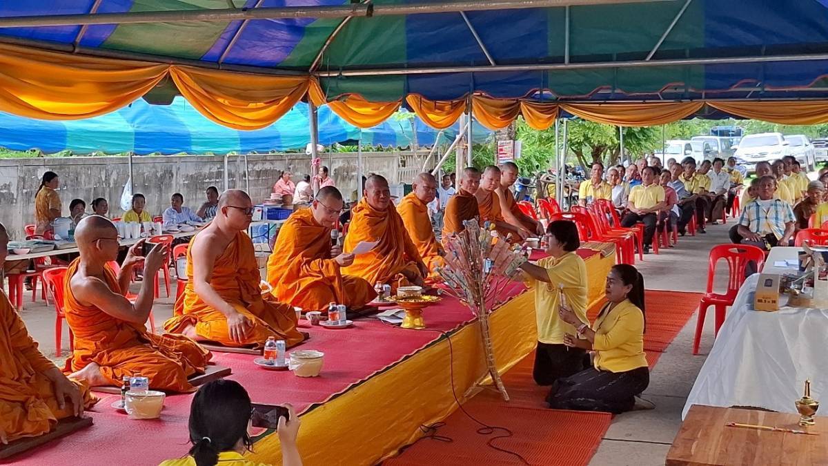 จังหวัดขอนแก่น : คณะกรรมการกองบุญแห่งการให้อำเภอเมืองขอนแก่น ร่วมกับสำนักงานเหล่ากาชาดจังหวัดขอนแก่น มอบบ้านตามโครงการ “กองบุญแห่งการให้อำเภอเมืองขอนแก่น”