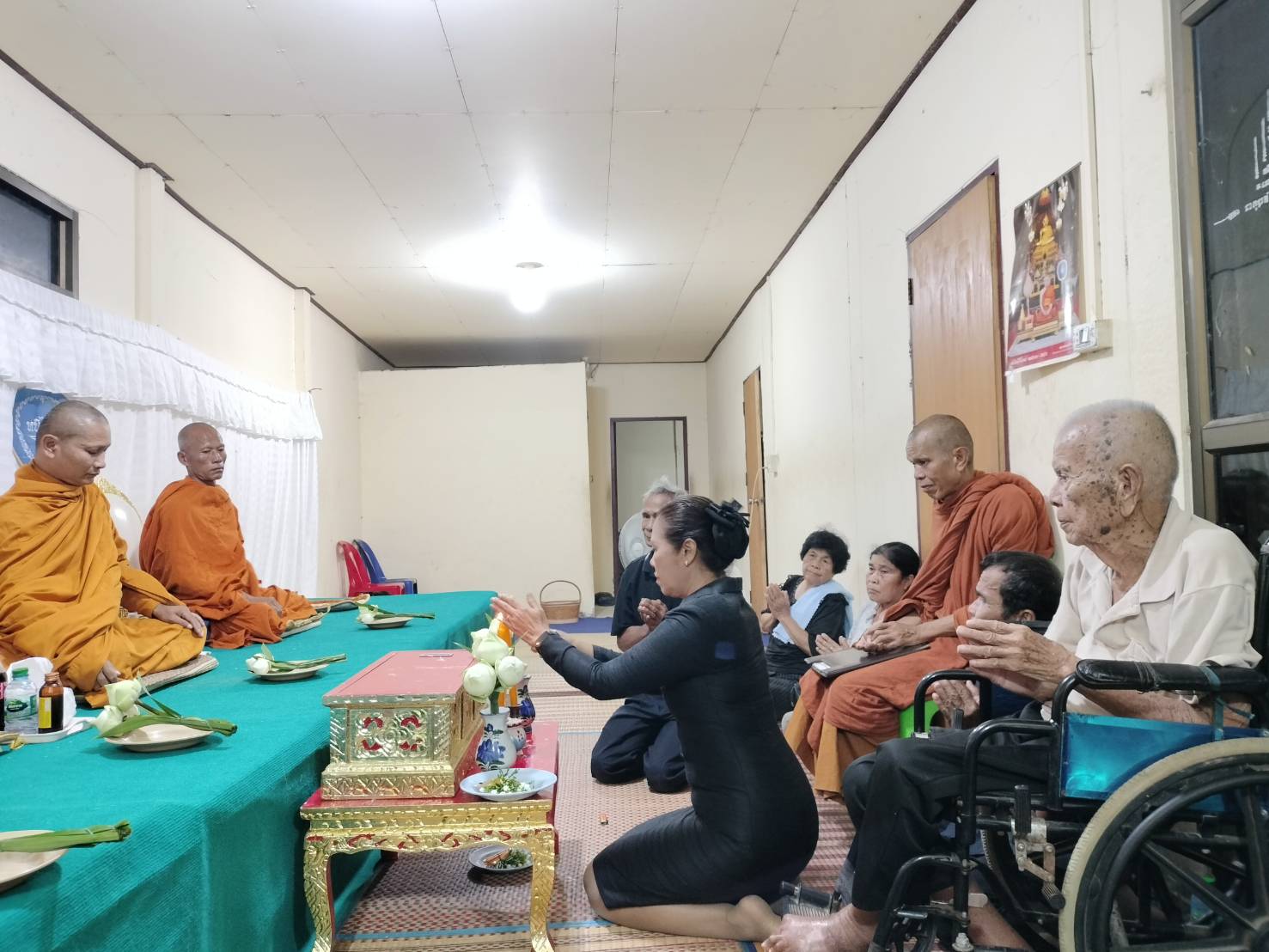 พช.ขอนแก่น : สำนักงานพัฒนาชุมชนจังหวัดขอนแก่นเป็นเจ้าภาพสวดอภิธรรมศพ คุณยายทองพูน สัจจานุภาพ มารดาของ นางพวงเพ็ญ เจริญรัฐมงคล นักวิชาการพัฒนาชุมชนชำนาญการ