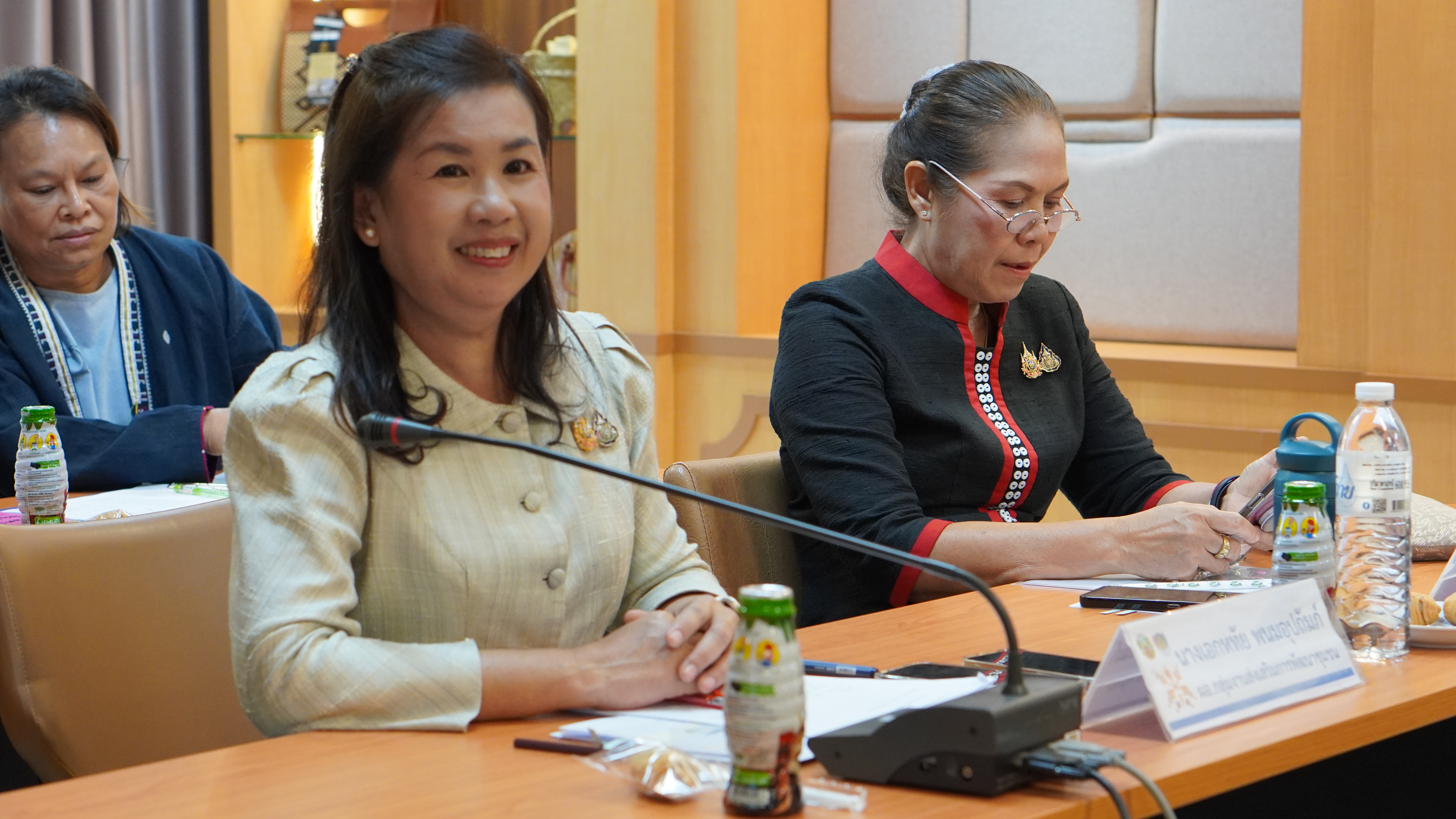 พช.ขอนแก่น : ผู้ตรวจราชการกรม กรมการพัฒนาชุมชน เขตตรวจราชการที่ 12 (นางนวลจันทร์ ศรีมงคล) ร่วมประชุมคณะกรรมการเครือข่ายกลุ่มอาชีพฯ (OTOP) จังหวัดขอนแก่น ครั้งที่ 2/2567