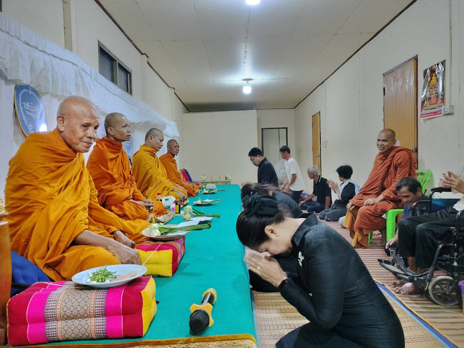 พช.ขอนแก่น : สำนักงานพัฒนาชุมชนจังหวัดขอนแก่นเป็นเจ้าภาพสวดอภิธรรมศพ คุณยายทองพูน สัจจานุภาพ มารดาของ นางพวงเพ็ญ เจริญรัฐมงคล นักวิชาการพัฒนาชุมชนชำนาญการ