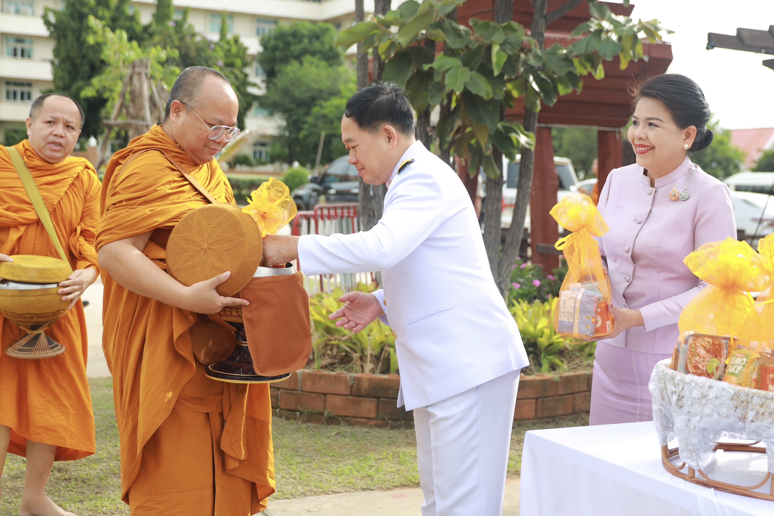 จังหวัดขอนแก่น : จัดพิธีเจริญพระพุทธมนต์ถวายพระพรชัยมงคล และทำบุญตักบาตรถวายพระกุศล เนื่องในโอกาสวันคล้ายวันประสูติ พระเจ้าวรวงศ์เธอ พระองค์เจ้าโสมสวลี กรมหมี่นสุทธนารีนาถ 13 กรกฎาคม 2567
