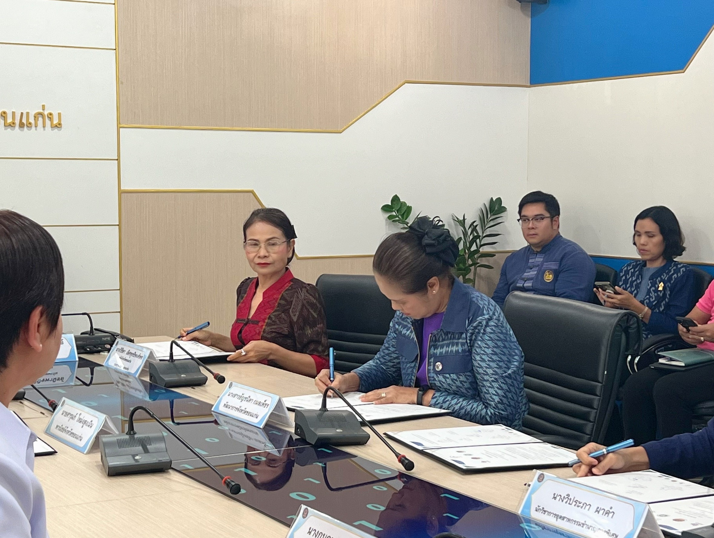 พช.ขอนแก่น : ร่วมลงนามบันทึกข้อตกลง MOU ยกระดับ SMEs ด้านอาหารสู่ผู้ประกอบการยุคใหม่”