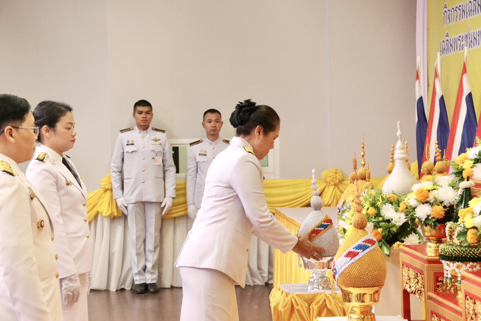จังหวัดขอนแก่น : จัดพิธีถวายเครื่องราชสักการะและวางพานพุ่ม และพิธีจุดเทียนถวายพระพรชัยมงคล เนื่องในโอกาสวันเฉลิมพระชนมพรรษา พระบาทสมเด็จพระเจ้าอยู่หัว 28 กรกฎาคม 2567