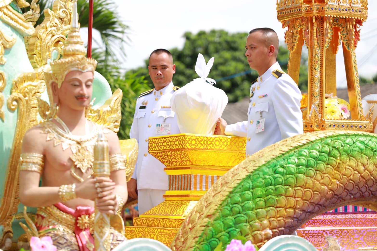 จังหวัดขอนแก่น : จัดพิธีพลีกรรมตักน้ำจากแหล่งน้ำศักดิ์สิทธิ์ เพื่อใช้ในพิธีเสกน้ำพระพุทธมนต์ศักดิ์สิทธิ์ เนื่องในโอกาสพระราชพิธีมหามงคลเฉลิมพระชนมพรรษา 6 รอบ 28 กรกฎาคม 2567