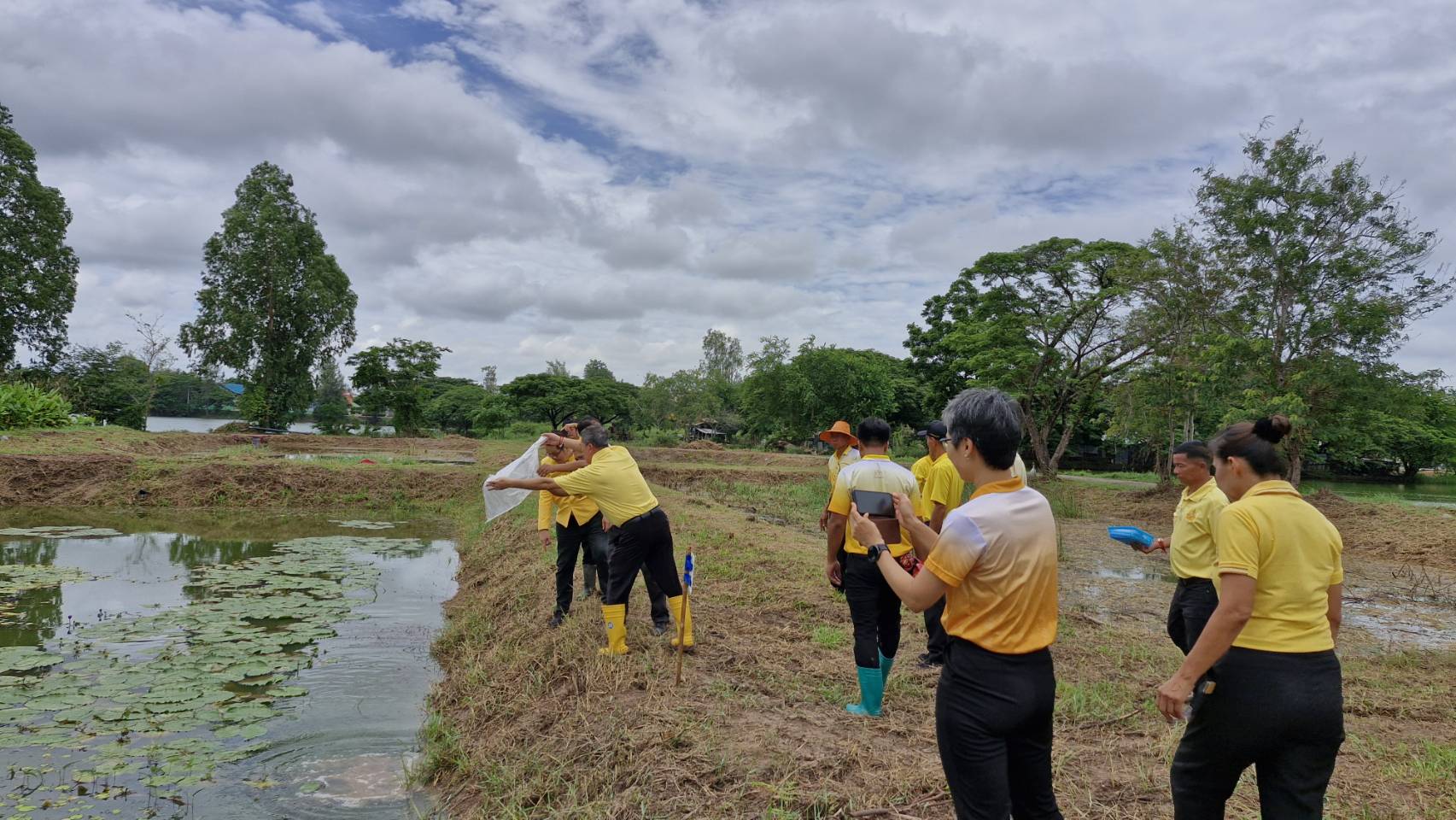 พช.ขอนแก่น : ร่วมโครงการปวงประชารมพลังร่วมใจรักษ์แหล่งน้ำเฉลิมพระเกียรติพระบทสมเด็จพระเจ้าอยู่หัว เนื่องในโอกาสพระราชพิธีมหามงคลเฉลิมพระชมพรรษา 6 รอบ 28 กรกฎาคม 2567