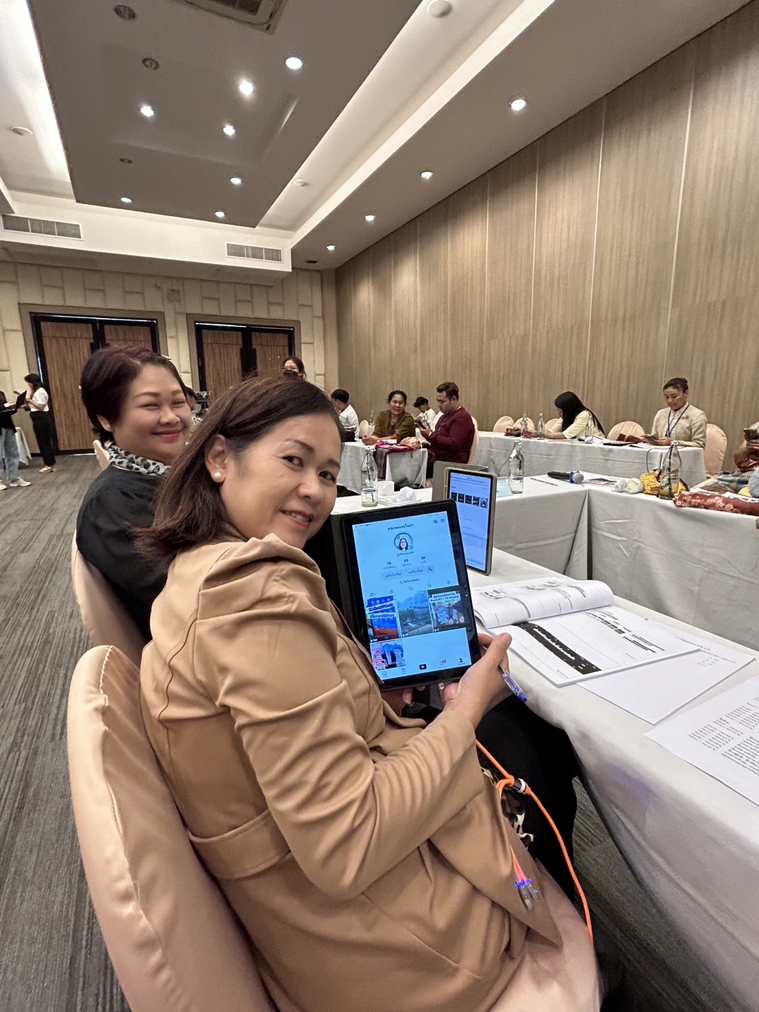 พช.ขอนแก่น : กรมการพัฒนาชุมชน ดำเนินโครงการประชุมเชิงปฏิบัติการติดอาวุธกลยุทธ์ออนไลน์ เพื่อเพิ่มยอดขายด้วยคอนเทนต์ จุดดำเนินการที่ 5 ระหว่างวันที่ 17-18 กรกฎาคม 2567 ณ โรงแรมกรีน โฮเต็ล แอนด์ รีสอร์ท อำเภอเมืองขอนแก่น จังหวัดขอนแก่น