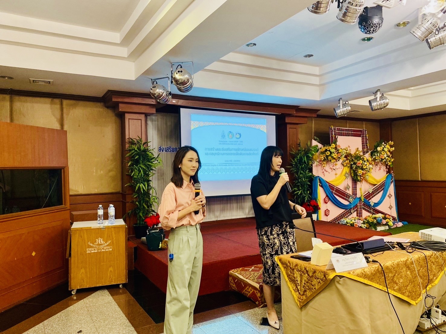 จังหวัดขอนแก่น : ดำเนินโครงการประชุมเชิงปฏิบัติการส่งเสริมการสร้างรายได้จากกิจการอาหารปลอดภัยระดับจังหวัด ประจำปีงบประมาณ พ.ศ. 2567 ระหว่างวันที่ 11 –12 กรกฎาคม 2567 ณ ห้องอัพทาวน์ โรงแรมขอนแก่นโฮเต็ล ตำบลในเมือง อำเภอเมืองขอนแก่น จังหวัดขอนแก่น