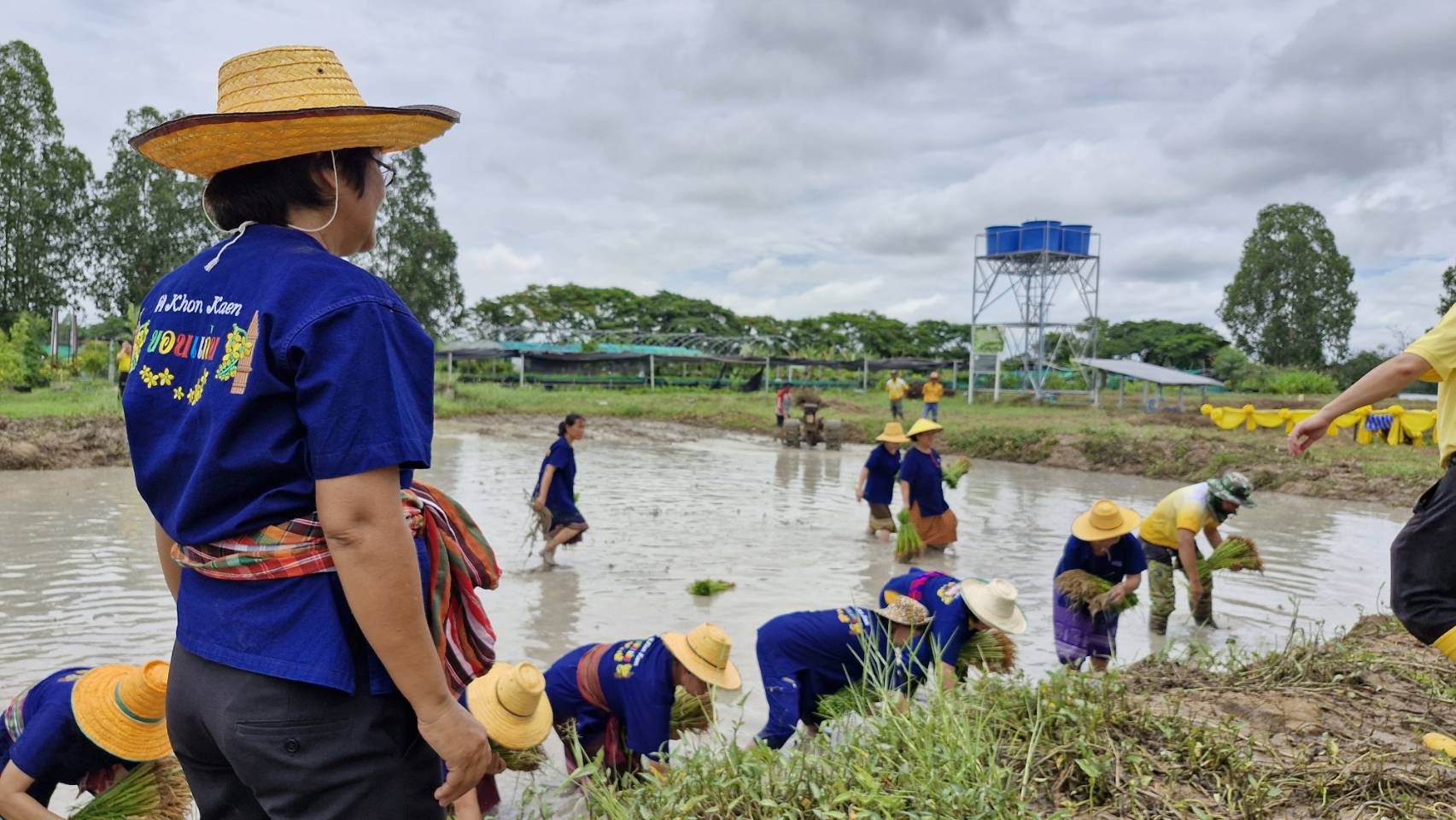 พช.ขอนแก่น : ร่วมโครงการปวงประชารมพลังร่วมใจรักษ์แหล่งน้ำเฉลิมพระเกียรติพระบทสมเด็จพระเจ้าอยู่หัว เนื่องในโอกาสพระราชพิธีมหามงคลเฉลิมพระชมพรรษา 6 รอบ 28 กรกฎาคม 2567