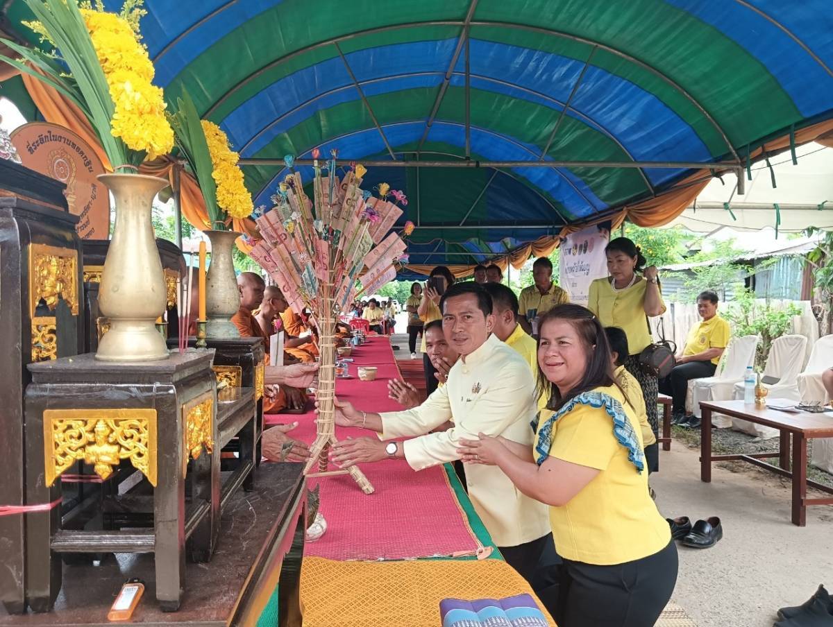 จังหวัดขอนแก่น : คณะกรรมการกองบุญแห่งการให้อำเภอเมืองขอนแก่น ร่วมกับสำนักงานเหล่ากาชาดจังหวัดขอนแก่น มอบบ้านตามโครงการ “กองบุญแห่งการให้อำเภอเมืองขอนแก่น”