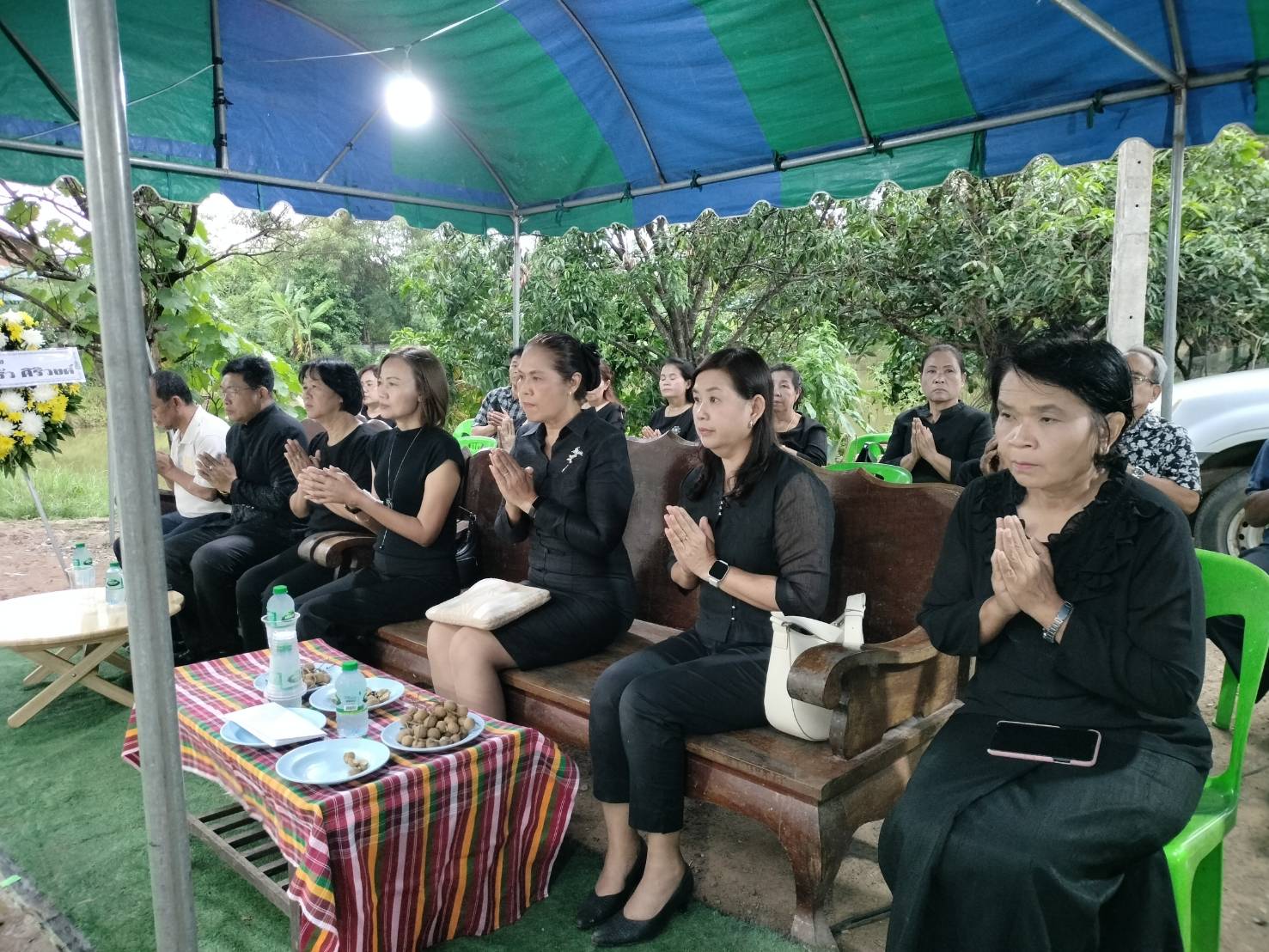 พช.ขอนแก่น : สำนักงานพัฒนาชุมชนจังหวัดขอนแก่นเป็นเจ้าภาพสวดอภิธรรมศพ คุณยายทองพูน สัจจานุภาพ มารดาของ นางพวงเพ็ญ เจริญรัฐมงคล นักวิชาการพัฒนาชุมชนชำนาญการ