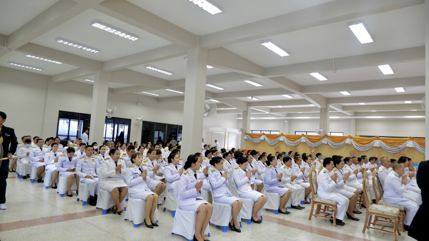 พช.ขอนแก่น : ร่วมพิธีบำเพ็ญกุศลถวายพระราชกุศลแด่ พระบาทสมเด็จพระจอมเกล้าเจ้าอยู่หัว พระสยามเทวมหามกุฏวิทยมหาราช เนื่องในอภิลักขิตสมัย 200 ปี นับแต่ทรงพระผนวช
