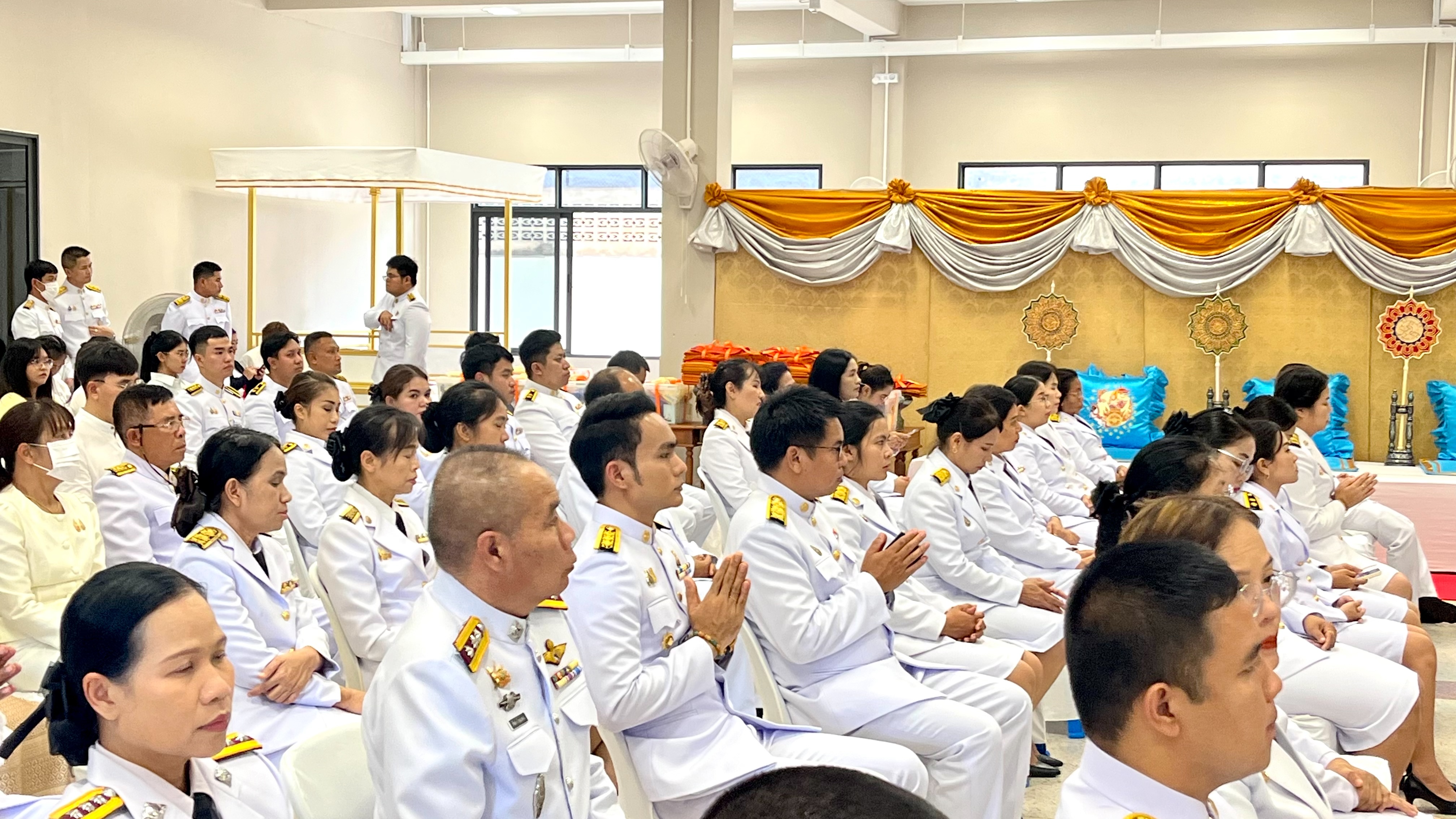 พช.ขอนแก่น : ร่วมพิธีบำเพ็ญกุศลถวายพระราชกุศลแด่ พระบาทสมเด็จพระจอมเกล้าเจ้าอยู่หัว พระสยามเทวมหามกุฏวิทยมหาราช เนื่องในอภิลักขิตสมัย 200 ปี นับแต่ทรงพระผนวช
