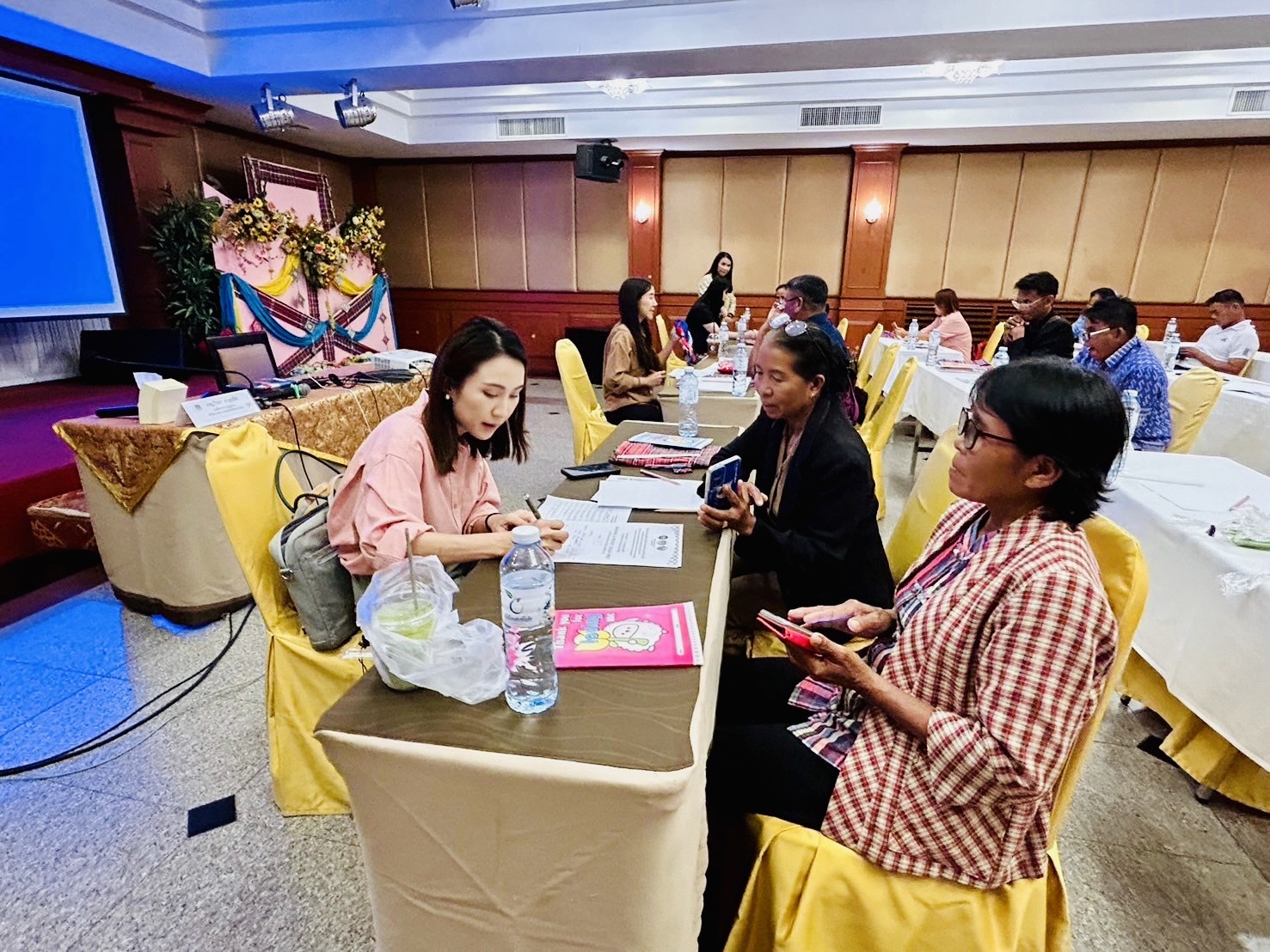จังหวัดขอนแก่น : ดำเนินโครงการประชุมเชิงปฏิบัติการส่งเสริมการสร้างรายได้จากกิจการอาหารปลอดภัยระดับจังหวัด ประจำปีงบประมาณ พ.ศ. 2567 ระหว่างวันที่ 11 –12 กรกฎาคม 2567 ณ ห้องอัพทาวน์ โรงแรมขอนแก่นโฮเต็ล ตำบลในเมือง อำเภอเมืองขอนแก่น จังหวัดขอนแก่น