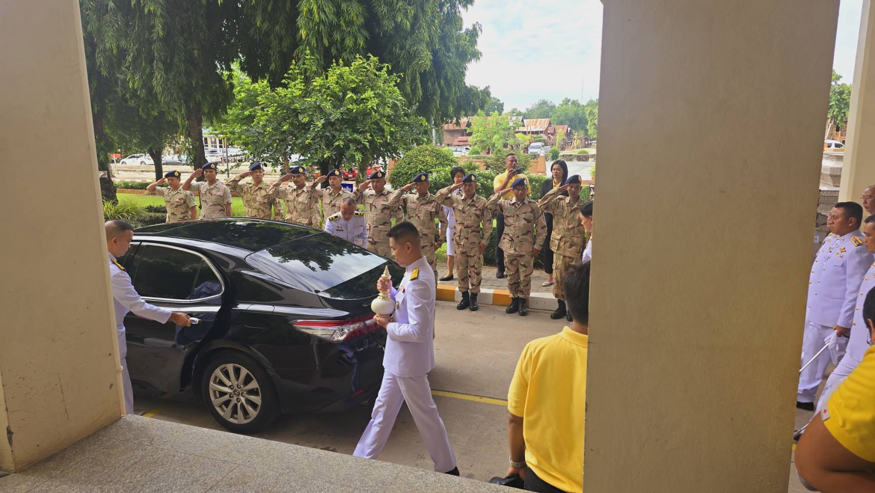 ผู้ว่าราชการจังหวัดขอนแก่น เชิญน้ำพระพุทธมนต์ศักดิ์สิทธิ์ของจังหวัดขอนแก่น นำไปเก็บรักษาที่กระทรวงมหาดไทย เพื่อเตรียมประกอบพิธีเสกน้ำพระพุทธมนต์ศักดิ์สิทธิ์ เนื่องในโอกาสพระราชพิธีมหามงคลเฉลิมพระชนมพรรษา 6 รอบ 28 กรกฎาคม 2567