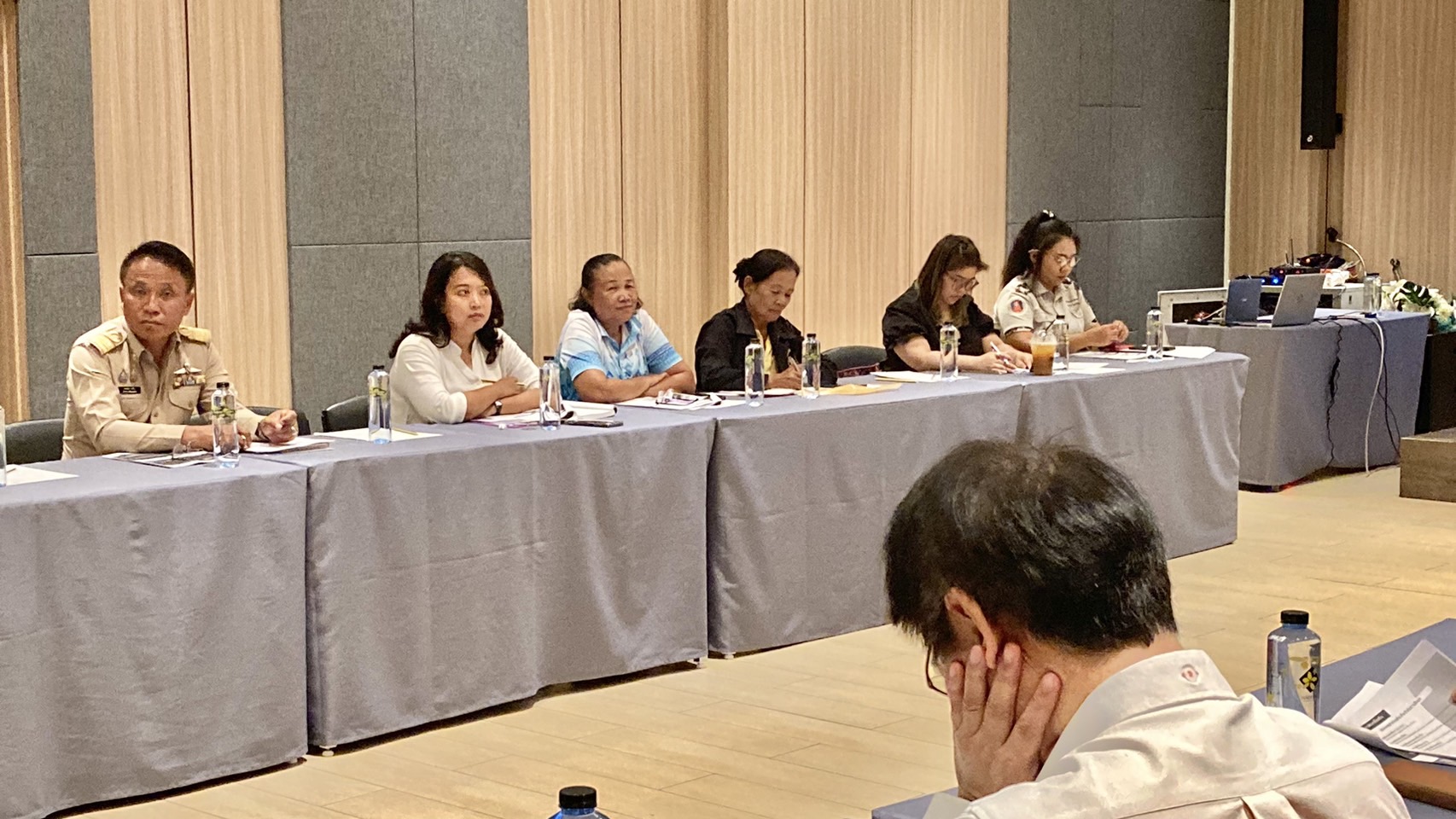 สำนักงานพัฒนาชุมชนจังหวัดขอนแก่น ร่วมประชุมระดมความคิดเห็น (Focus Group) จากผู้มีส่วนเกี่ยวข้องการท่องเที่ยวภายใต้แนวคิดที่เป็นมิตรกับสิ่งแวดล้อม โดยสำนักงานส่งเสริมวิสาหกิจขนาดกลางและขนาดย่อม (สสว.)
