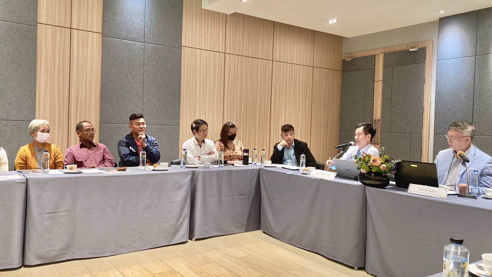 สำนักงานพัฒนาชุมชนจังหวัดขอนแก่น ร่วมประชุมระดมความคิดเห็น (Focus Group) จากผู้มีส่วนเกี่ยวข้องการท่องเที่ยวภายใต้แนวคิดที่เป็นมิตรกับสิ่งแวดล้อม โดยสำนักงานส่งเสริมวิสาหกิจขนาดกลางและขนาดย่อม (สสว.)