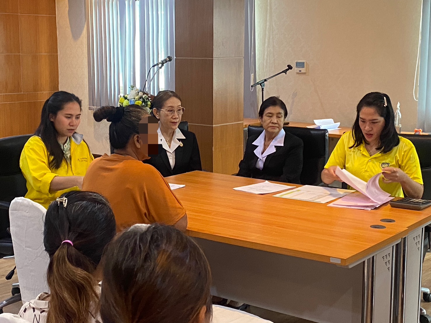 พช.ขอนแก่น : ร่วมกับศาลจังหวัดพล จัดกิจกรรมไกล่เกลี่ยแก้หนี้ค้างชำระกองทุนพัฒนาบทบาทสตรี
