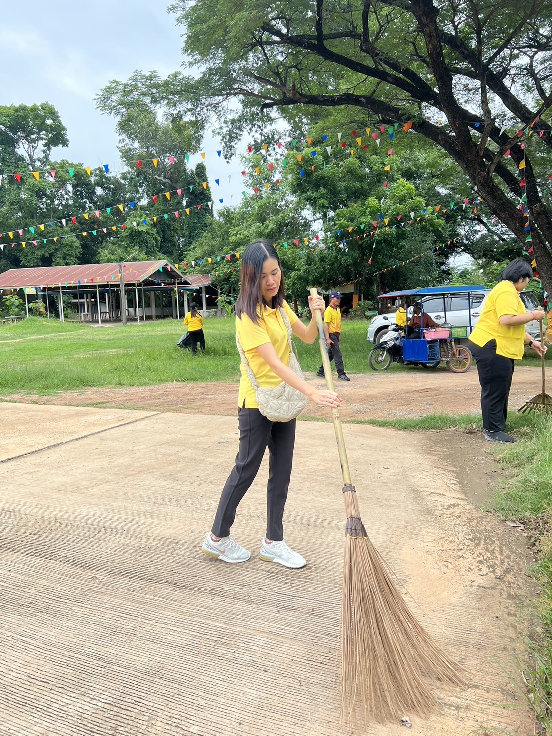 พช.ขอนแก่น : เข้าร่วมกิจกรรม “รวมพลังสร้างสัปปายะสู่วัดด้วยวิถี 5 ส (Big Cleaning Day) พร้อมด้วยพิธีเจริญพระพุทธมนต์และเจริญจิตตภาวนา เพื่อถวายเป็นพระราชกุศล เนื่องในโอกาสวันเฉลิมพระชนมพรรษาของพระบาทสมเด็จพระเจ้าอยู่หัว และพระบรมวงศานุวงศ์ ประจำปี พ.ศ. 2567”