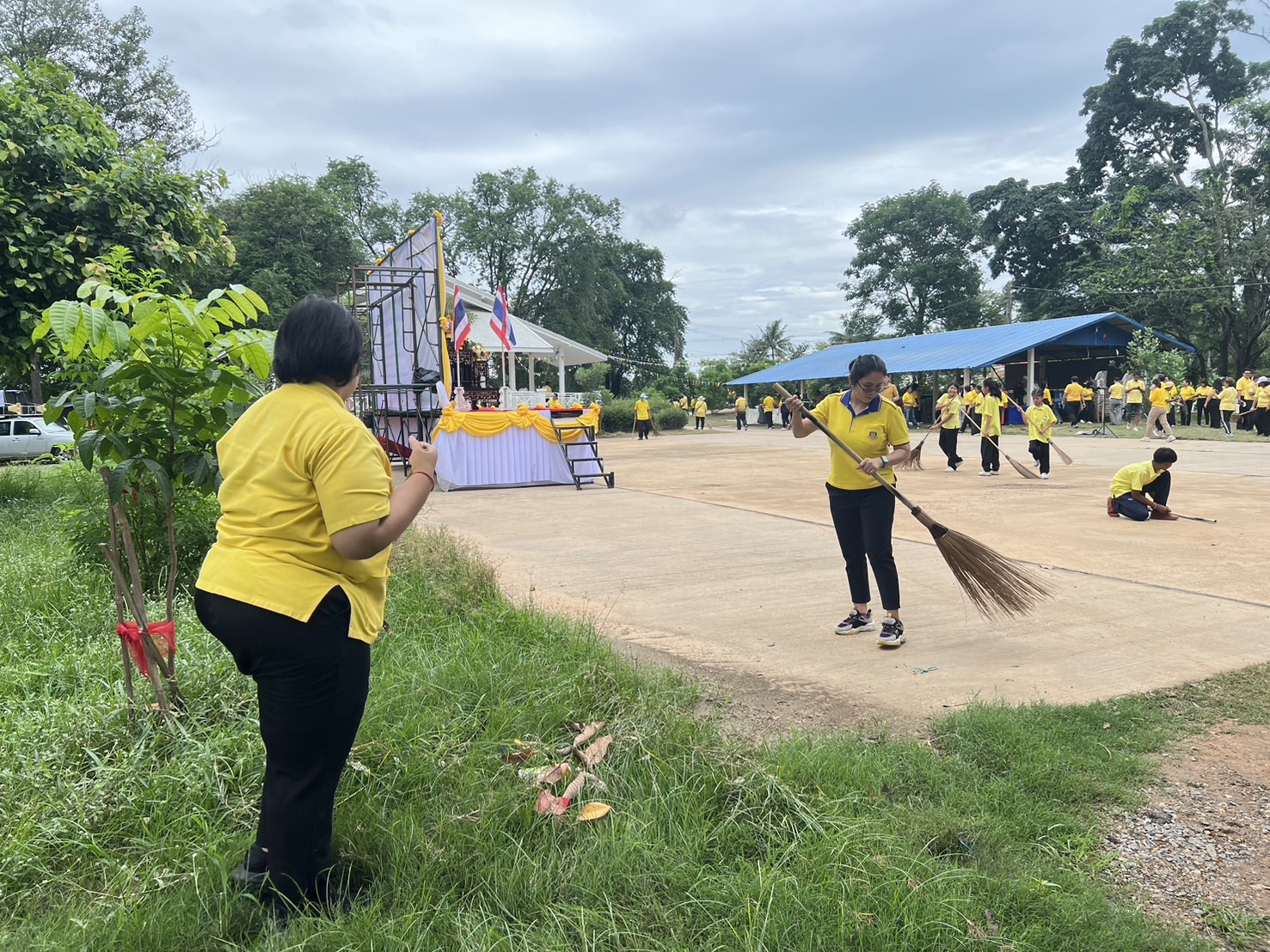 พช.ขอนแก่น : เข้าร่วมกิจกรรม “รวมพลังสร้างสัปปายะสู่วัดด้วยวิถี 5 ส (Big Cleaning Day) พร้อมด้วยพิธีเจริญพระพุทธมนต์และเจริญจิตตภาวนา เพื่อถวายเป็นพระราชกุศล เนื่องในโอกาสวันเฉลิมพระชนมพรรษาของพระบาทสมเด็จพระเจ้าอยู่หัว และพระบรมวงศานุวงศ์ ประจำปี พ.ศ. 2567”