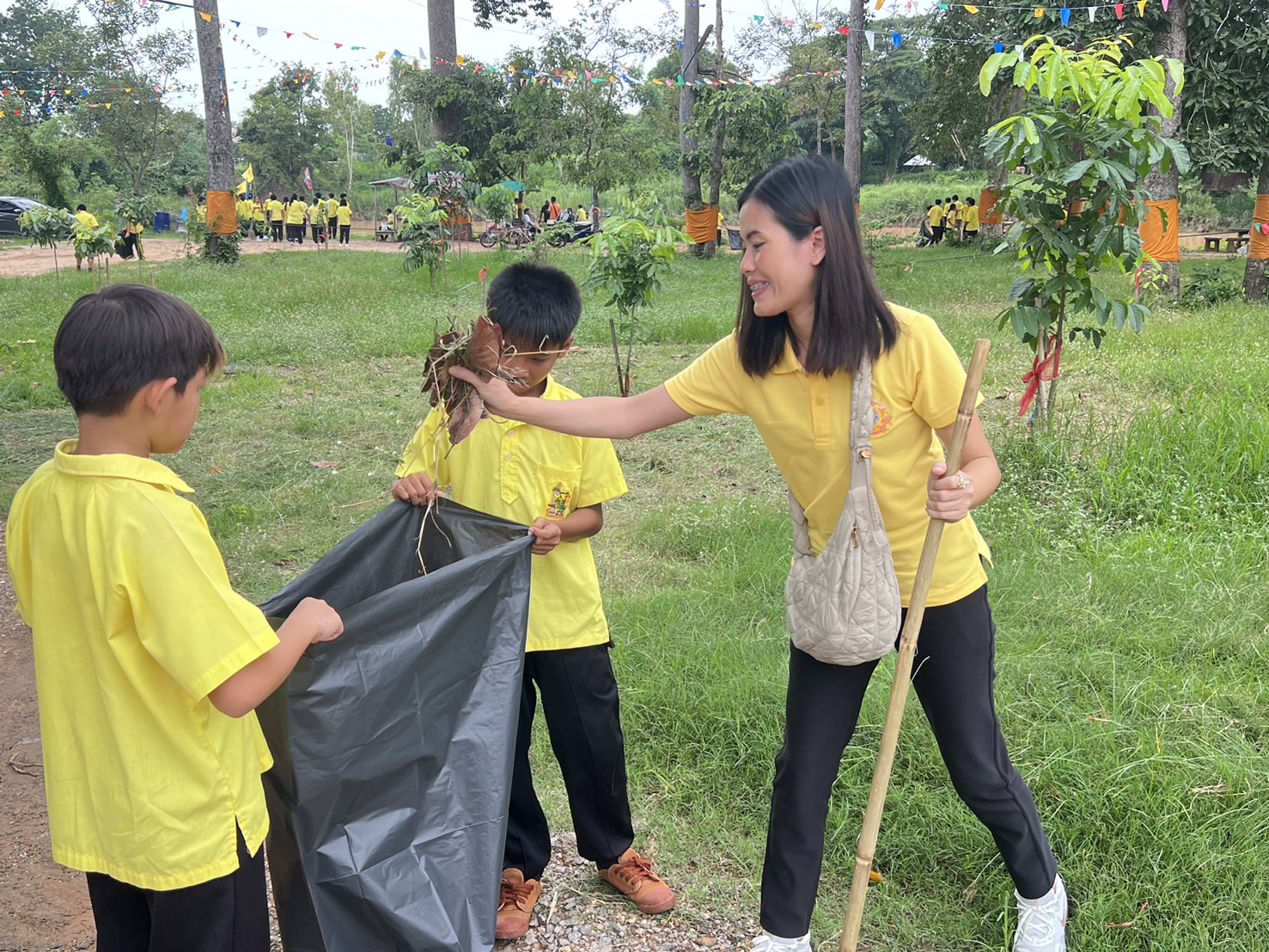 พช.ขอนแก่น : เข้าร่วมกิจกรรม “รวมพลังสร้างสัปปายะสู่วัดด้วยวิถี 5 ส (Big Cleaning Day) พร้อมด้วยพิธีเจริญพระพุทธมนต์และเจริญจิตตภาวนา เพื่อถวายเป็นพระราชกุศล เนื่องในโอกาสวันเฉลิมพระชนมพรรษาของพระบาทสมเด็จพระเจ้าอยู่หัว และพระบรมวงศานุวงศ์ ประจำปี พ.ศ. 2567”