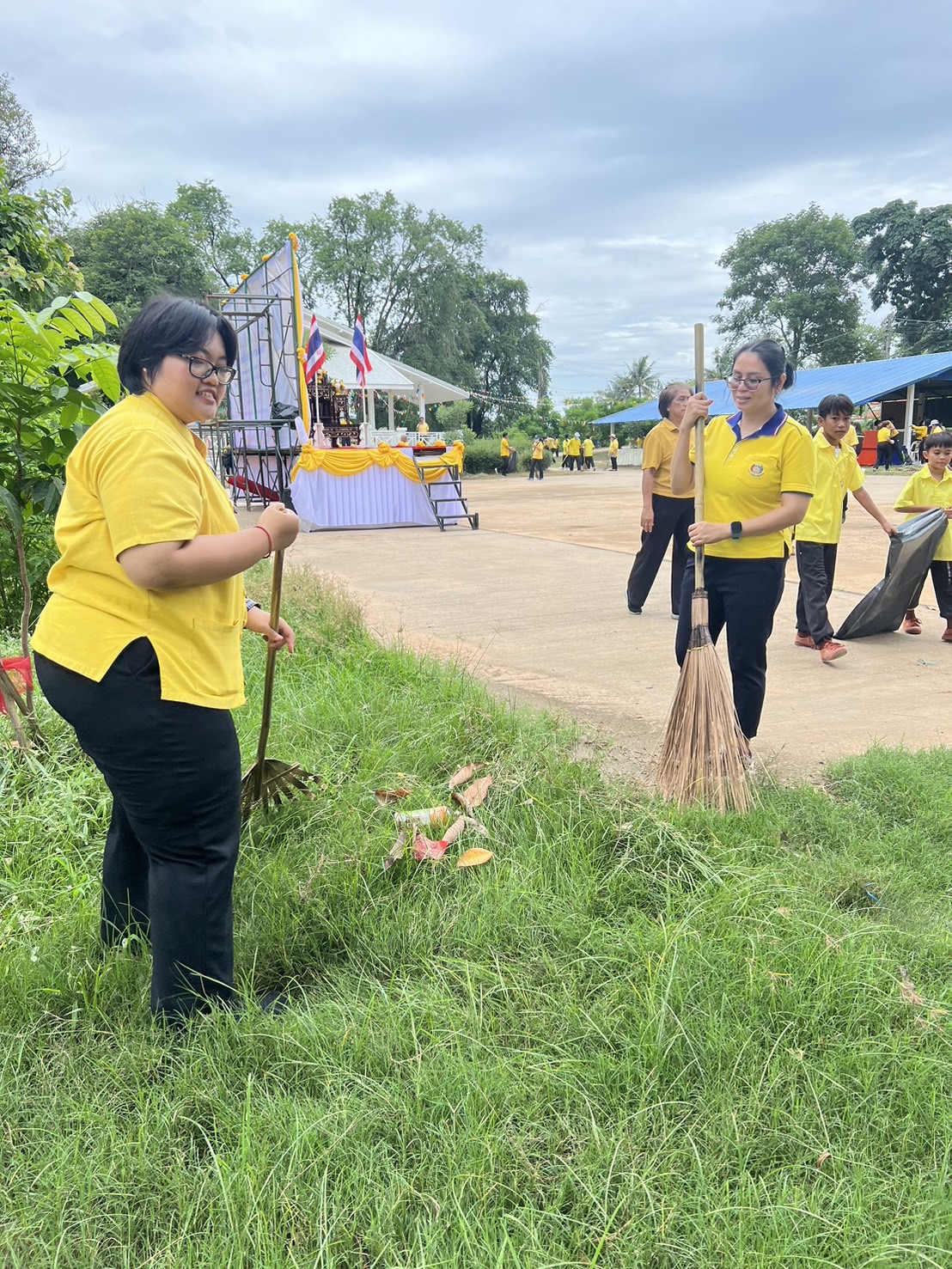 พช.ขอนแก่น : เข้าร่วมกิจกรรม “รวมพลังสร้างสัปปายะสู่วัดด้วยวิถี 5 ส (Big Cleaning Day) พร้อมด้วยพิธีเจริญพระพุทธมนต์และเจริญจิตตภาวนา เพื่อถวายเป็นพระราชกุศล เนื่องในโอกาสวันเฉลิมพระชนมพรรษาของพระบาทสมเด็จพระเจ้าอยู่หัว และพระบรมวงศานุวงศ์ ประจำปี พ.ศ. 2567”