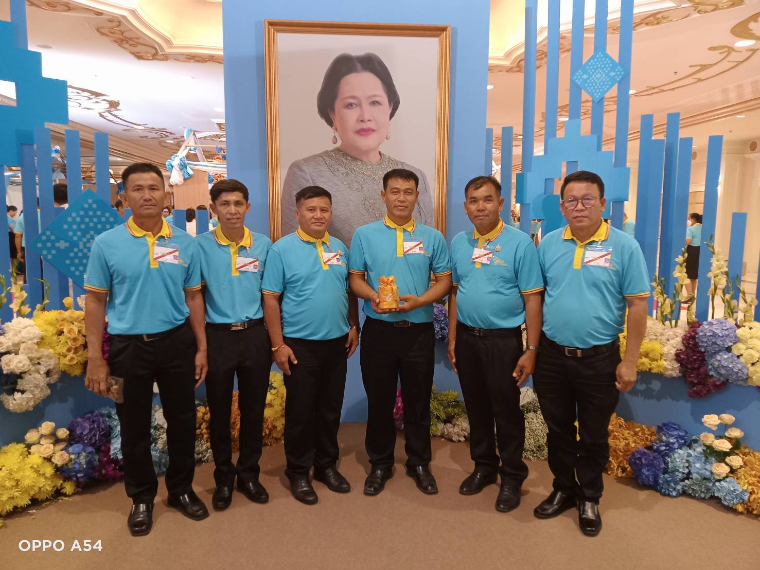 จังหวัดขอนแก่น : ผู้ว่าฯ ขอนแก่น เฝ้ารับเสด็จฯ พระบาทสมเด็จพระเจ้าอยู่หัว และสมเด็จพระนางเจ้าฯ พระบรมราชินี และเข้าเฝ้าฯ รับพระราชทานเงินพระราชทานขวัญถุงกองทุนแม่ของแผ่นดิน ในงานมหกรรมกองทุนแม่ของแผ่นดิน ประจำปี 2567