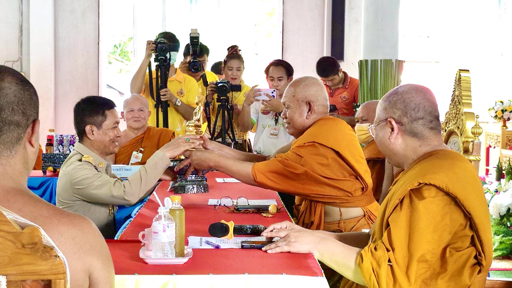 พช.ขอนแก่น : ร่วมลงพื้นที่ตรวจเยี่ยม และตรวจติดตามการดำเนินงานโครงการสร้างความปรองดองสมานฉันท์ โดยใช้หลักธรรมทางพระพุทธศาสนา หมู่บ้านรักษาศีล5 ประจำปีงบประมาณ พ.ศ. 2567