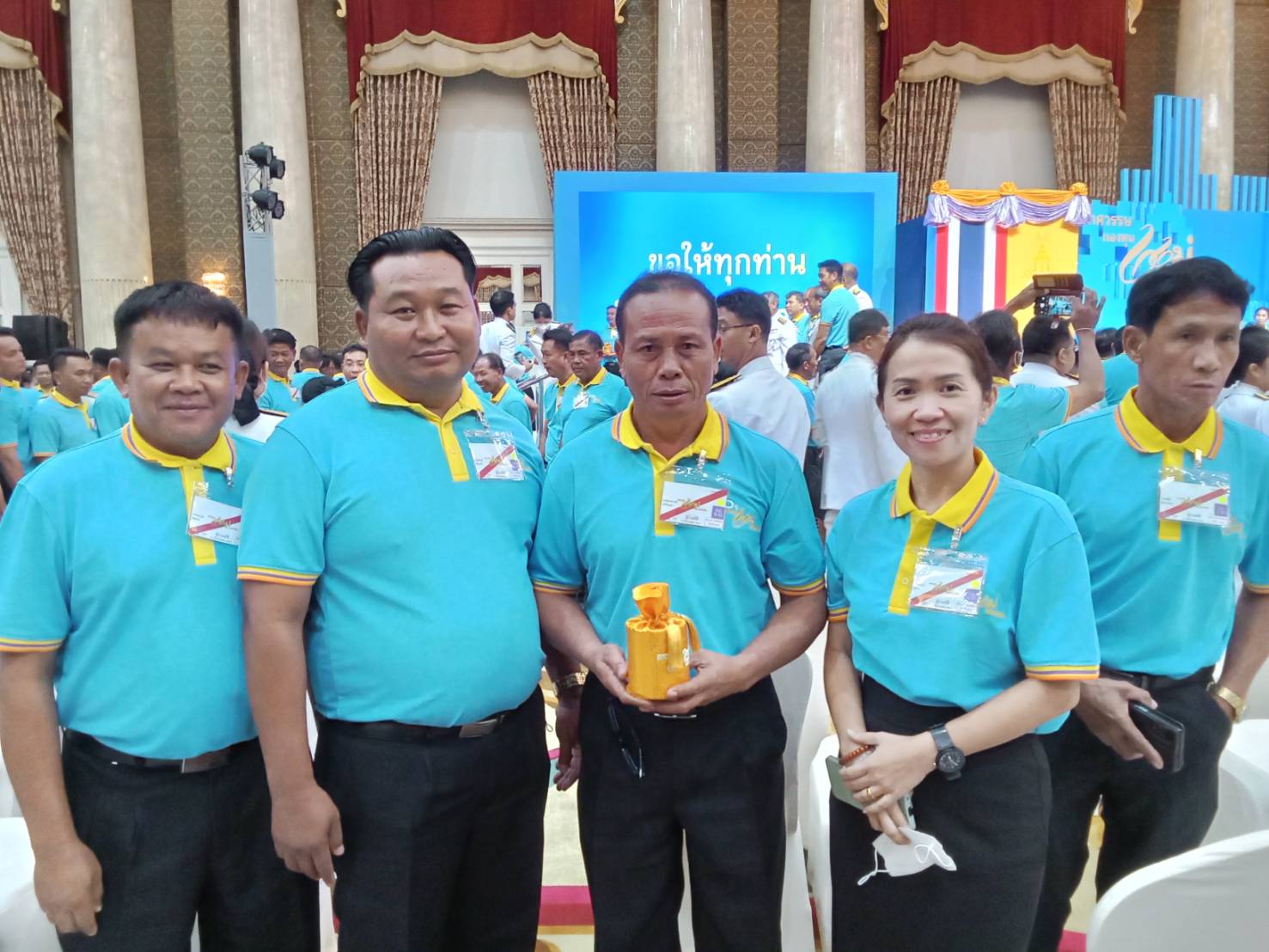 จังหวัดขอนแก่น : ผู้ว่าฯ ขอนแก่น เฝ้ารับเสด็จฯ พระบาทสมเด็จพระเจ้าอยู่หัว และสมเด็จพระนางเจ้าฯ พระบรมราชินี และเข้าเฝ้าฯ รับพระราชทานเงินพระราชทานขวัญถุงกองทุนแม่ของแผ่นดิน ในงานมหกรรมกองทุนแม่ของแผ่นดิน ประจำปี 2567