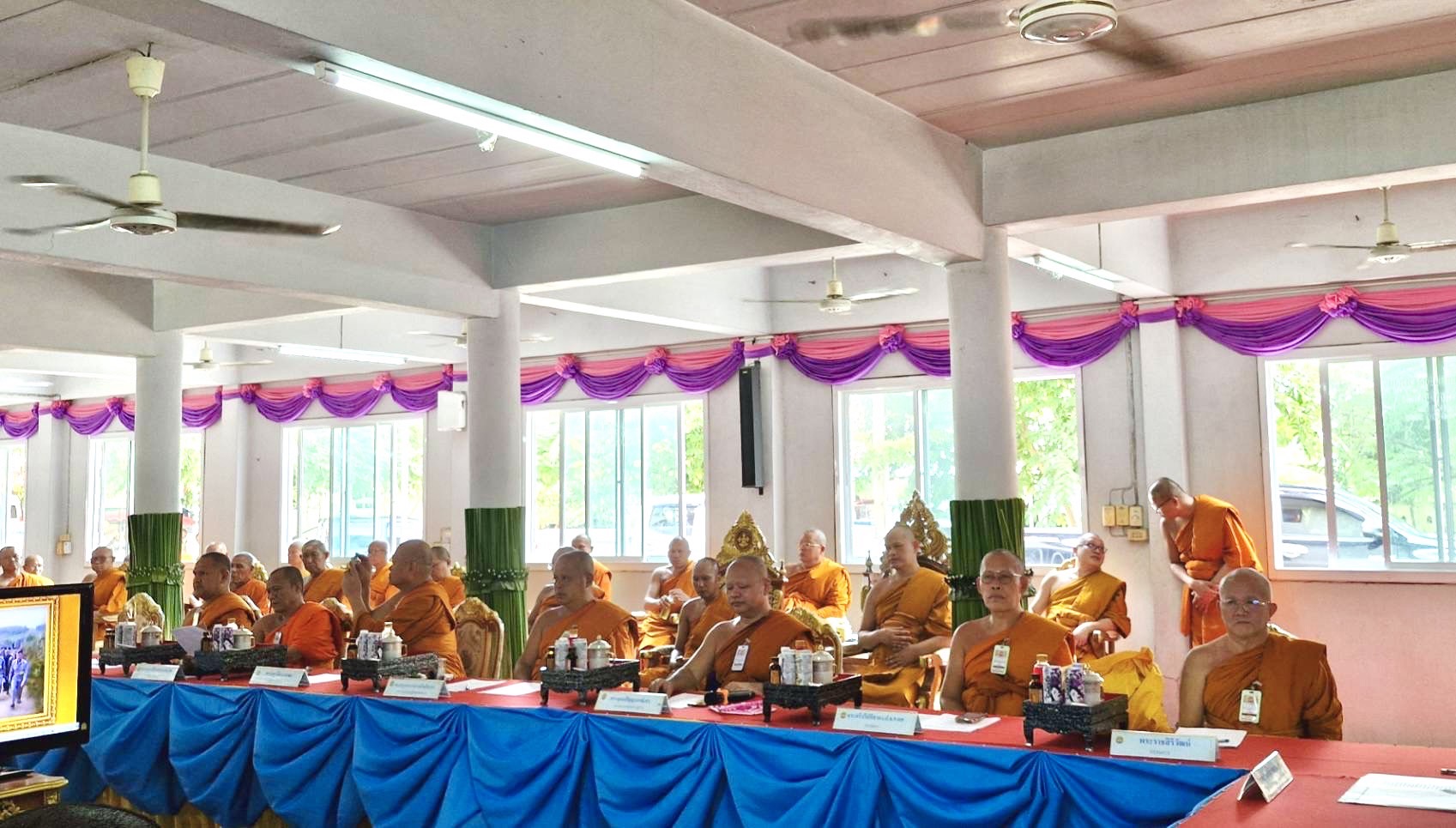 พช.ขอนแก่น : ร่วมลงพื้นที่ตรวจเยี่ยม และตรวจติดตามการดำเนินงานโครงการสร้างความปรองดองสมานฉันท์ โดยใช้หลักธรรมทางพระพุทธศาสนา หมู่บ้านรักษาศีล5 ประจำปีงบประมาณ พ.ศ. 2567