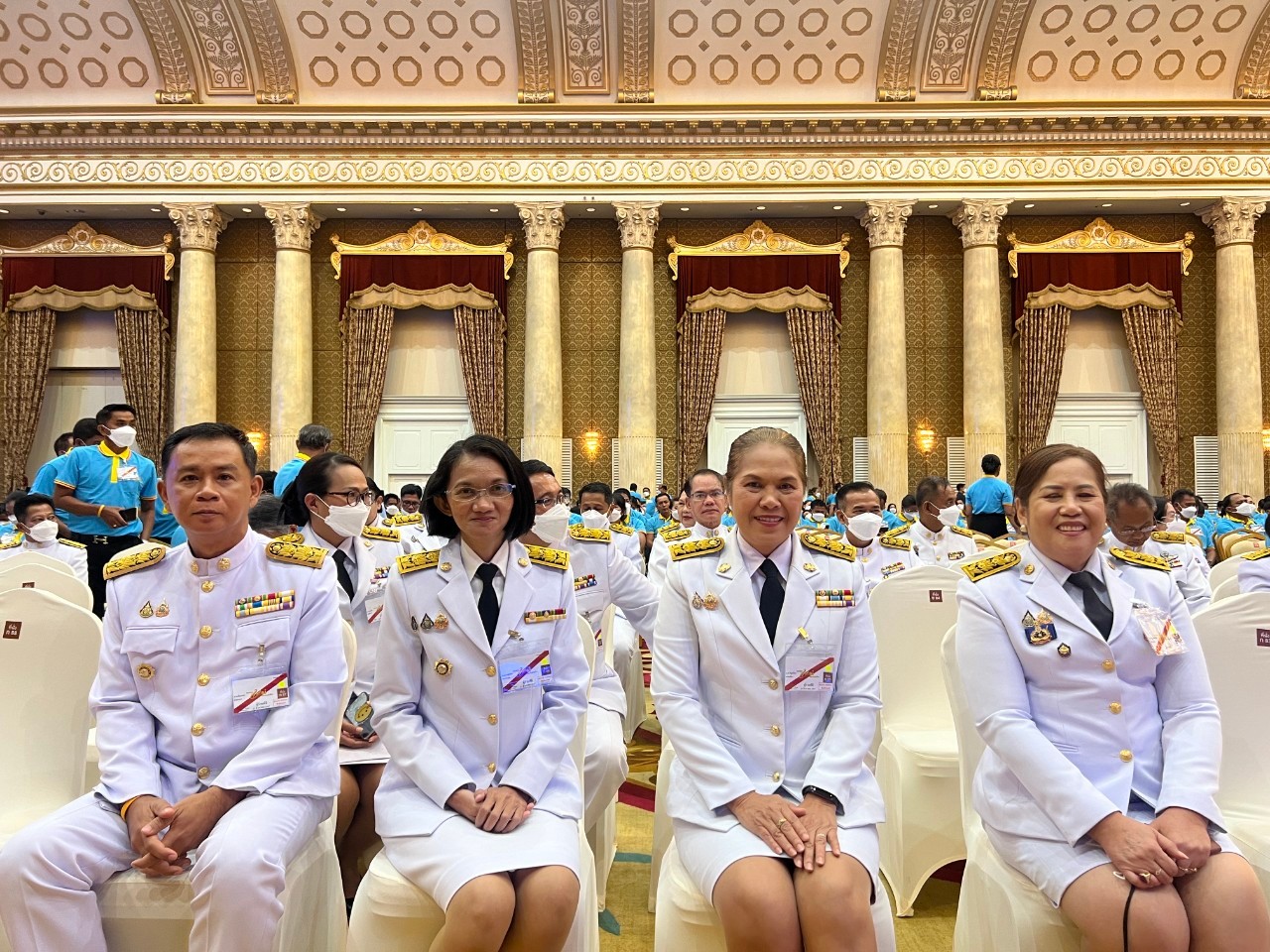 จังหวัดขอนแก่น : ผู้ว่าฯ ขอนแก่น เฝ้ารับเสด็จฯ พระบาทสมเด็จพระเจ้าอยู่หัว และสมเด็จพระนางเจ้าฯ พระบรมราชินี และเข้าเฝ้าฯ รับพระราชทานเงินพระราชทานขวัญถุงกองทุนแม่ของแผ่นดิน ในงานมหกรรมกองทุนแม่ของแผ่นดิน ประจำปี 2567