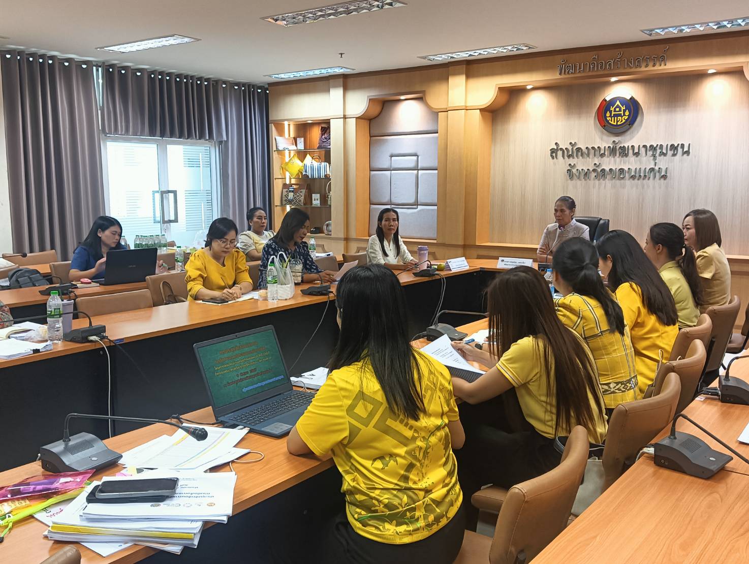 พช.ขอนแก่น : จัดประชุมเพื่อชักซ้อมแนวทางการจัดทำเอกสารประกอบการเบิกจ่ายเงิน โครงการพัฒนาหมู่บ้านเศรษฐกิจพอเพียง กิจกรรม พัฒนาศูนย์เรียนรู้ทฤษฎีใหม่รูปแบบ “โคก หนอง นา”ประจำปี พ.ศ. 2567