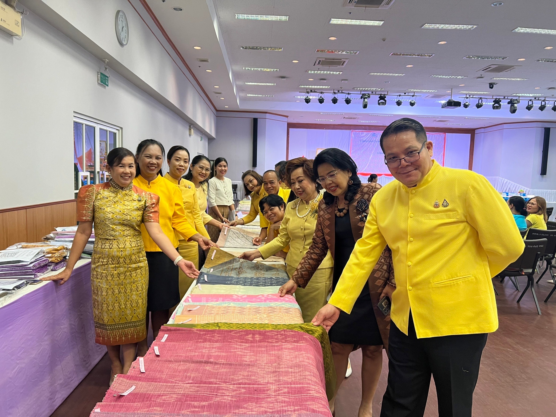จังหวัดขอนแก่น : จัดการประกวดผ้าลายพระราชทาน “ผ้าลายสิริวชิราภรณ์” และงานหัตถกรรม ระดับจังหวัด ประจำปี 2567