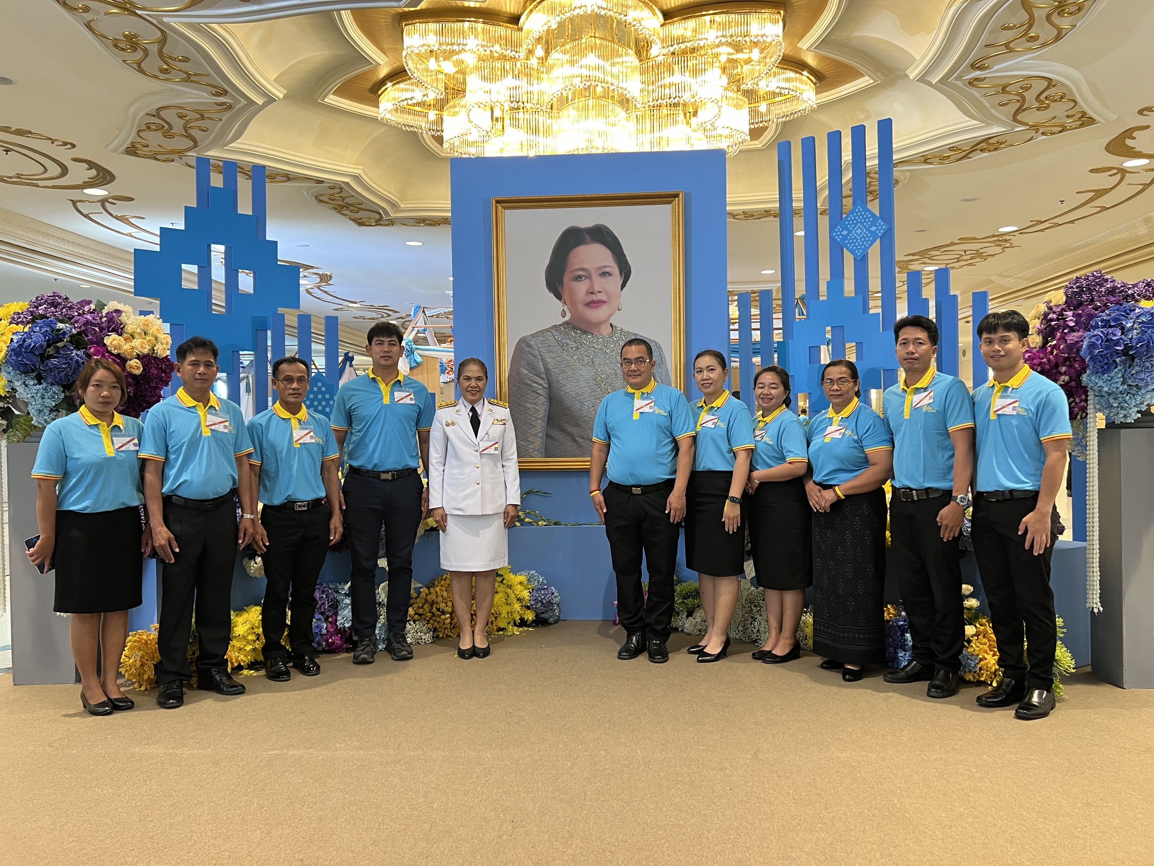 จังหวัดขอนแก่น : ผู้ว่าฯ ขอนแก่น เฝ้ารับเสด็จฯ พระบาทสมเด็จพระเจ้าอยู่หัว และสมเด็จพระนางเจ้าฯ พระบรมราชินี และเข้าเฝ้าฯ รับพระราชทานเงินพระราชทานขวัญถุงกองทุนแม่ของแผ่นดิน ในงานมหกรรมกองทุนแม่ของแผ่นดิน ประจำปี 2567