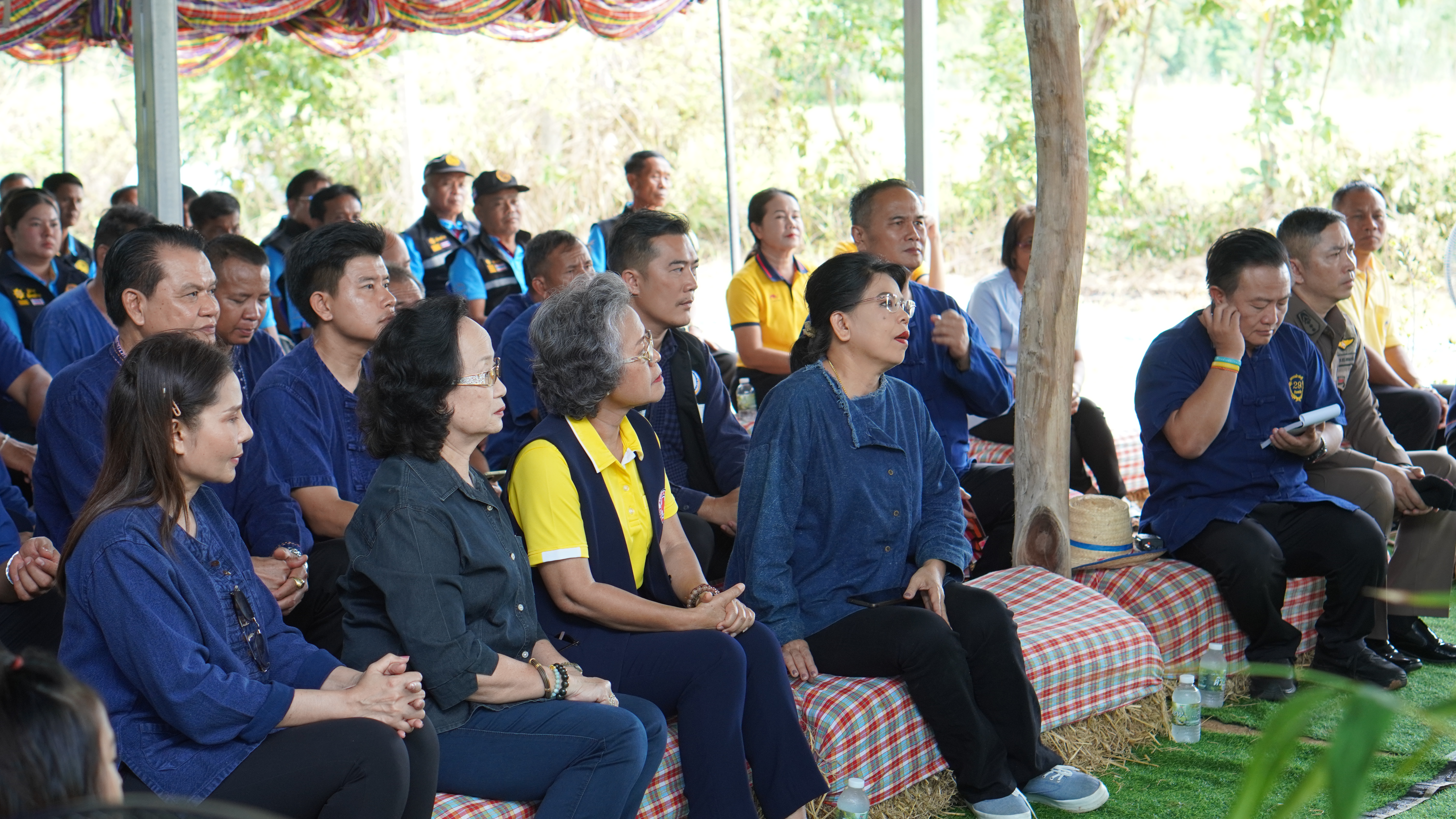 จังหวัดขอนแก่น : จัดกิจกรรมทางนี้มีผล ผู้คนรักกัน น้อมนำแนวพระราชดำริฯ สู่ปฏิบัติการปลูกผักสวนครัวเพื่อสร้างความมั่นคงทางอาหารอย่างยั่งยืน ในพื้นที่ อำเภอหนองสองห้อง
