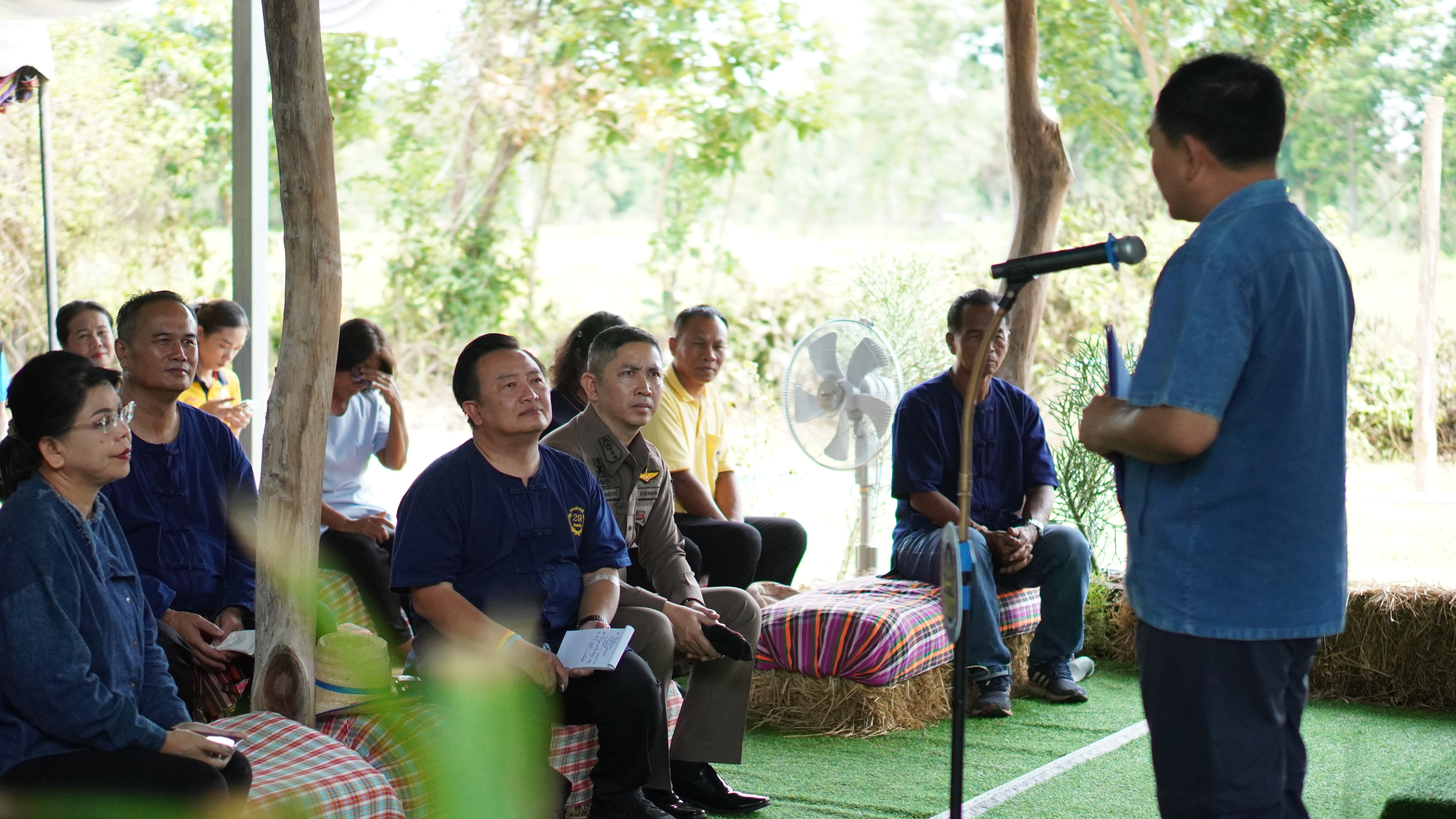 จังหวัดขอนแก่น : จัดกิจกรรมทางนี้มีผล ผู้คนรักกัน น้อมนำแนวพระราชดำริฯ สู่ปฏิบัติการปลูกผักสวนครัวเพื่อสร้างความมั่นคงทางอาหารอย่างยั่งยืน ในพื้นที่ อำเภอหนองสองห้อง