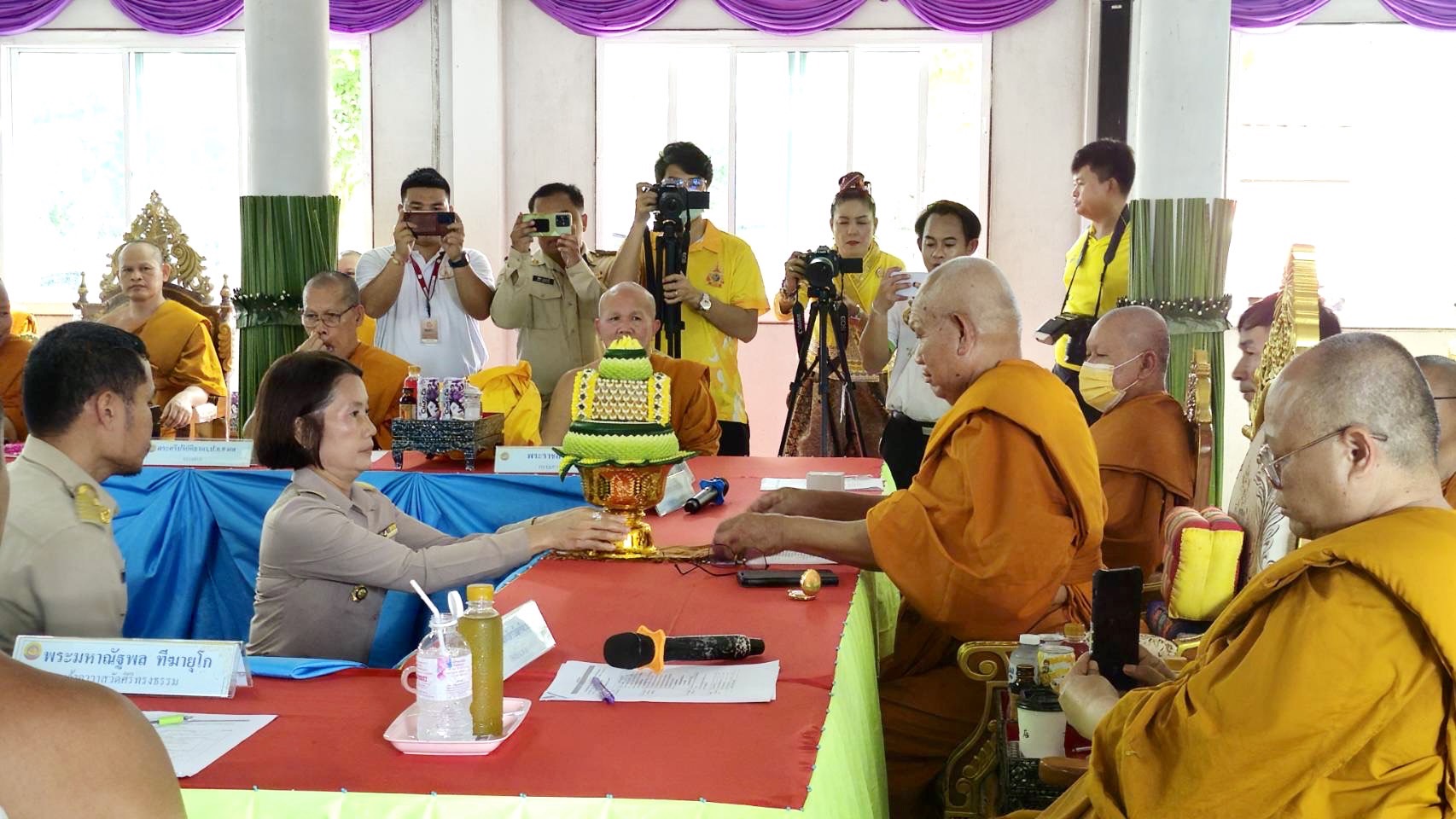 พช.ขอนแก่น : ร่วมลงพื้นที่ตรวจเยี่ยม และตรวจติดตามการดำเนินงานโครงการสร้างความปรองดองสมานฉันท์ โดยใช้หลักธรรมทางพระพุทธศาสนา หมู่บ้านรักษาศีล5 ประจำปีงบประมาณ พ.ศ. 2567