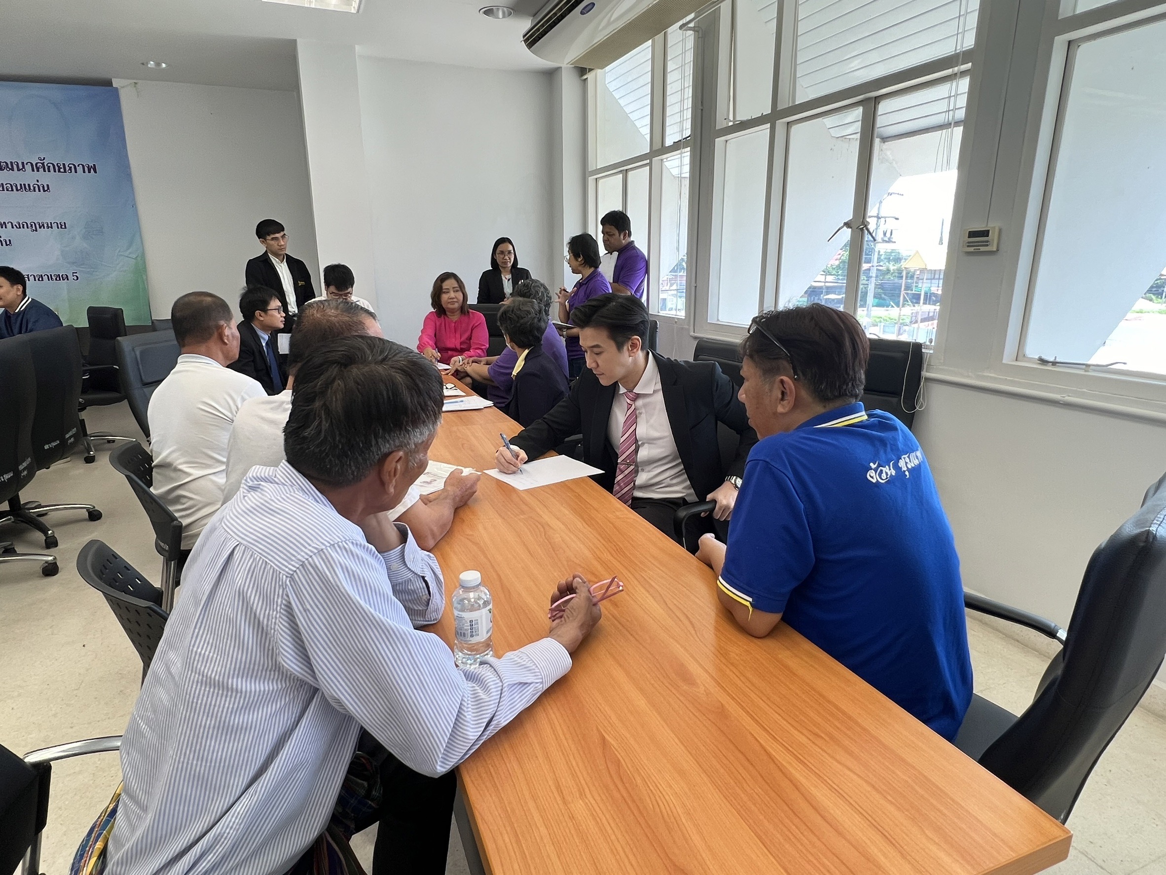 พช.ขอนแก่น : ร่วมประชุมชี้แจงแนวทางการฟื้นฟูและพัฒนาศักยภาพกองทุนหมู่บ้านและชุมชนเมือง อำเภอชุมแพ จังหวัดขอนแก่น