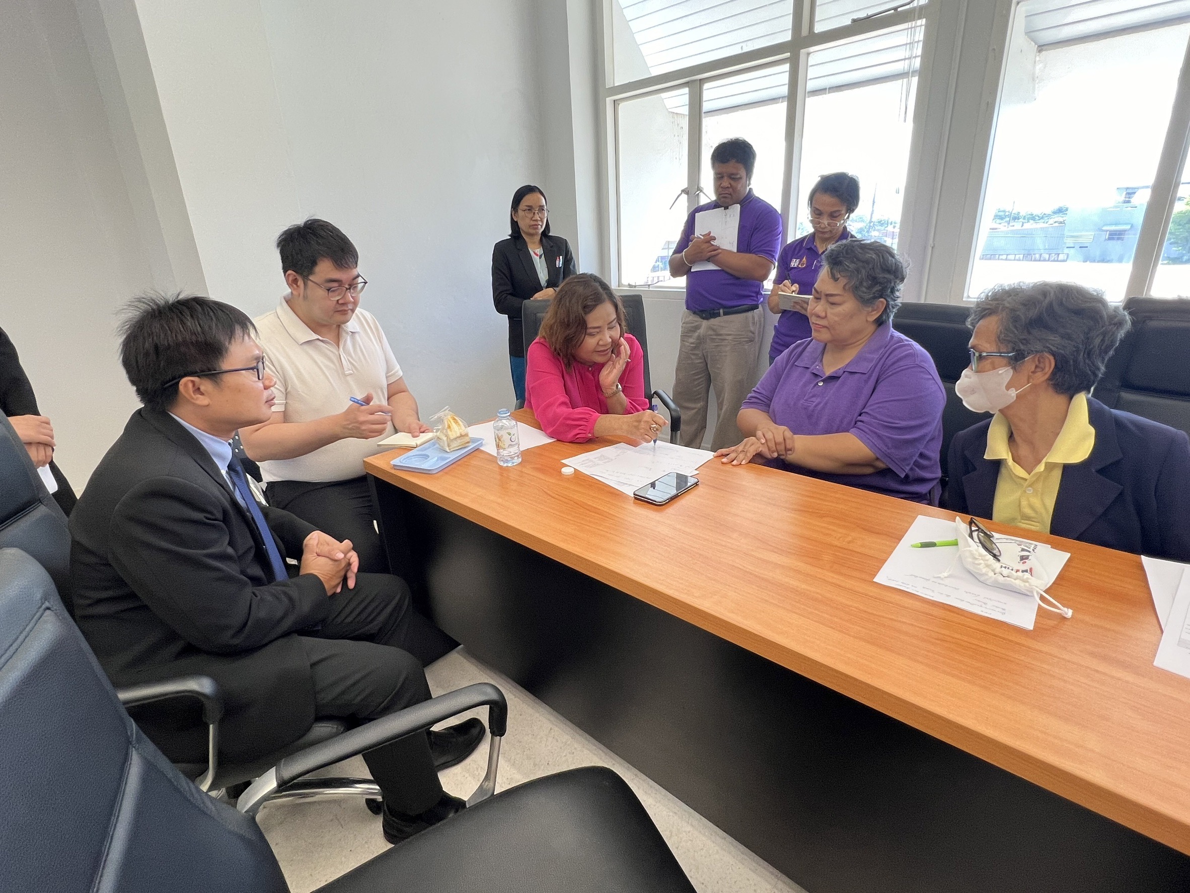 พช.ขอนแก่น : ร่วมประชุมชี้แจงแนวทางการฟื้นฟูและพัฒนาศักยภาพกองทุนหมู่บ้านและชุมชนเมือง อำเภอชุมแพ จังหวัดขอนแก่น