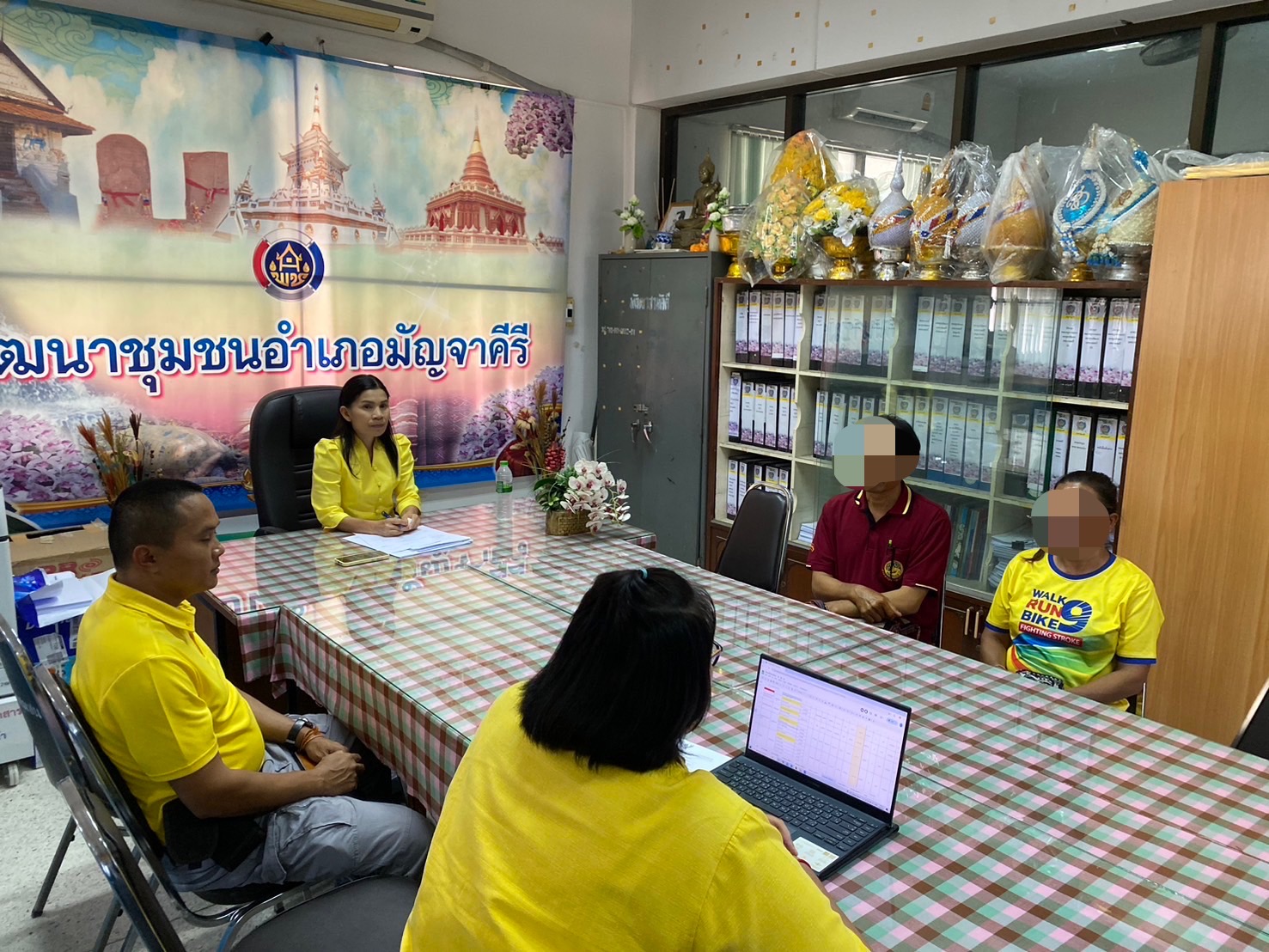 พช.ขอนแก่น : ลงพื้นที่ติดตามสนับสนุนการดำเนินงาน การบริหารจัดการหนี้ค้างชำระกองทุนพัฒนาบทบาทสตรี