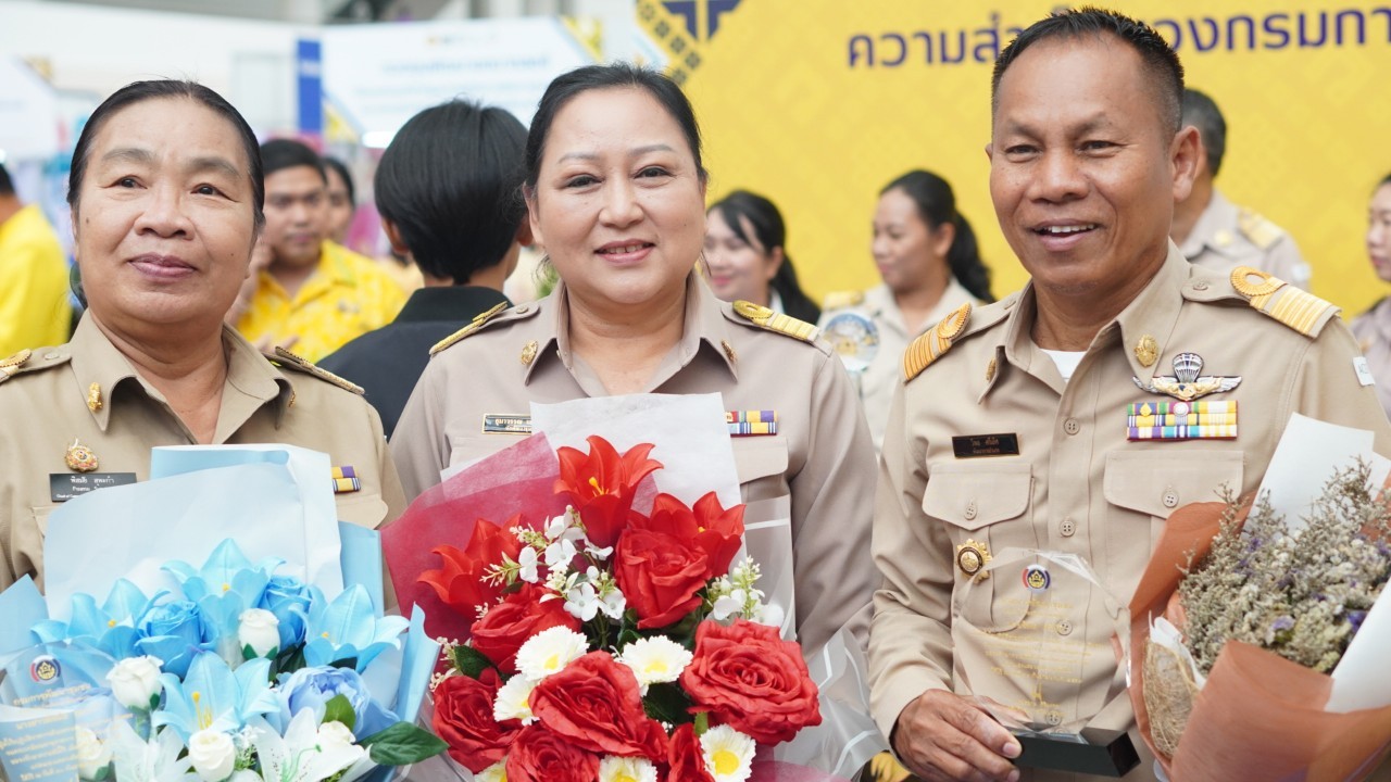 พช.ขอนแก่น : ร่วมงานประกาศนโยบายและทิศทางการพัฒนาชุมชน ประจำปี พ.ศ. 2568 และรับรางวัลการขับเคลื่อนภารกิจสำคัญที่อธิบดีกรมการพัฒนาชุมชนเน้นย้ำ ประจำปีงบประมาณ พ.ศ. 2567
