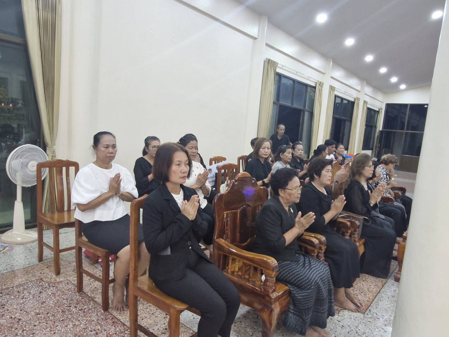 พช.ขอนแก่น : ร่วมเป็นเจ้าภาพฟังสวดพระอภิธรรม คุณพ่อสุพจน์ นิลฉายรัตน์ อายุ 72 ปี บิดา ของนางปัณนัชญา ศรีคง นักวิชาการพัฒนาชุมชนชำนาญการ สำนักงานพัฒนาชุมชนอำเภอบ้านไผ่