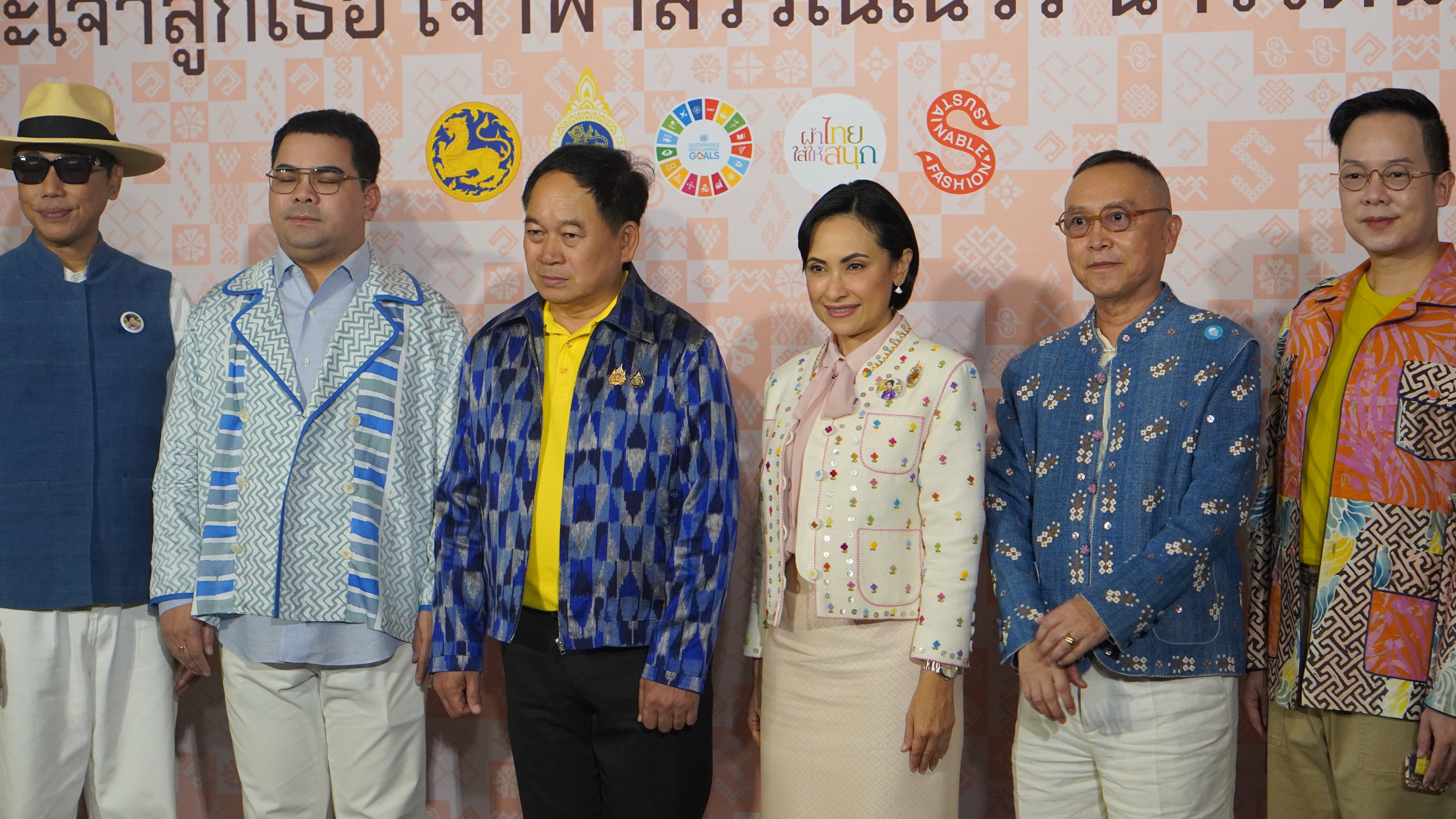 จังหวัดขอนแก่น : มหาดไทย สนองแนวพระดำริ “ผ้าไทยใส่ให้สนุก” ในสมเด็จพระเจ้าลูกเธอ เจ้าฟ้าสิริวัณณวรีฯ เปิดการประชุมเชิงปฏิบัติการสร้างการรับรู้และเผยแพร่พระอัจฉริยภาพทางด้านการยกระดับและพัฒนามรดกภูมิปัญญาผ้าและหัตถกรรมไทยตามพระดำริ สมเด็จพระเจ้าลูกเธอ เจ้าฟ้าสิริวัณณวรี นารีรัตนราชกัญญา ครั้งที่ 5